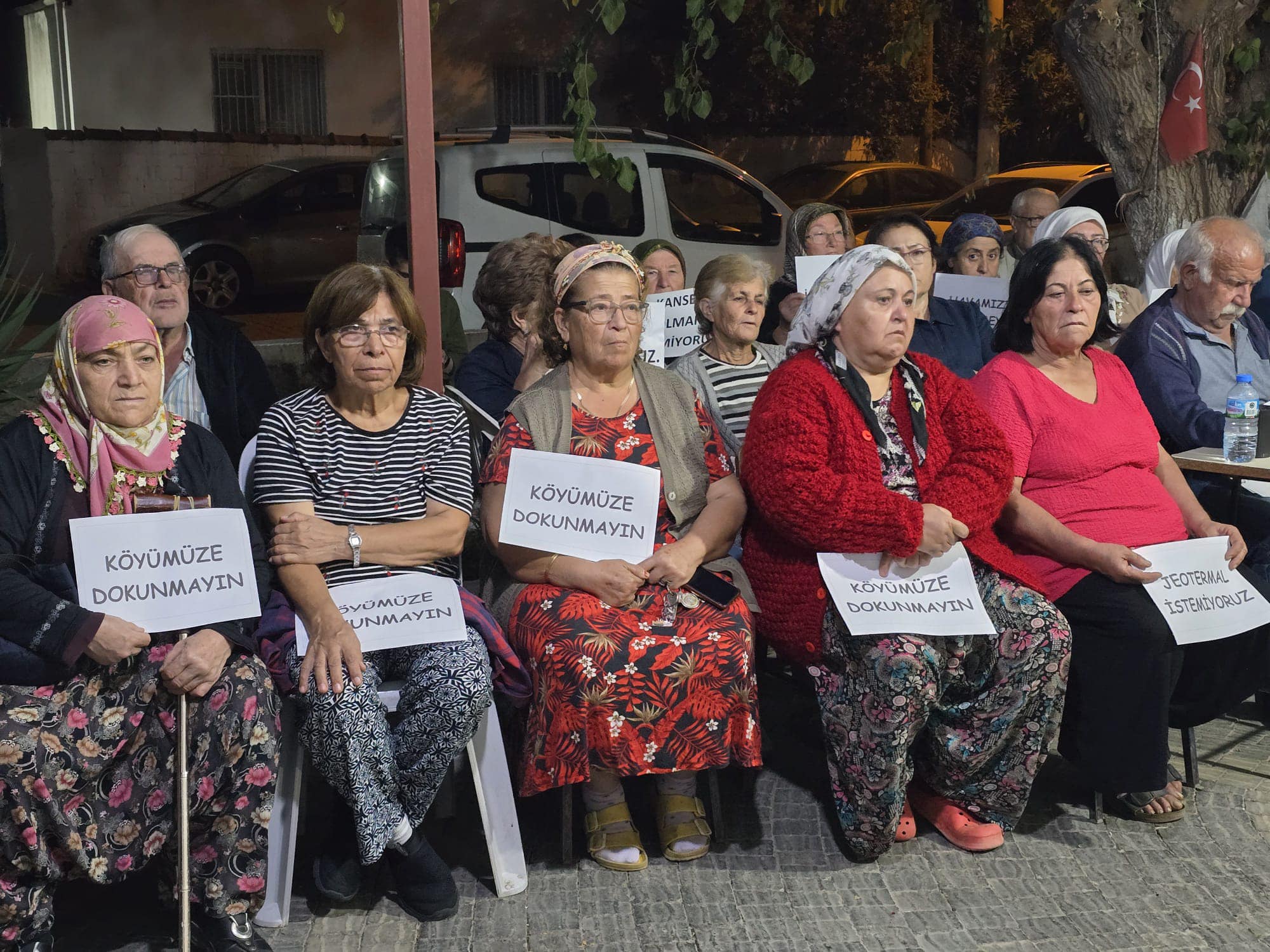 Chpli Karakozdan Tekin Halkina Destek Topraklarimizin Yok Edilmesine Asla Izin Vermeyecegiz 509424 Be8D5Ffa7De7Ff9A0941E5De430Ab92A