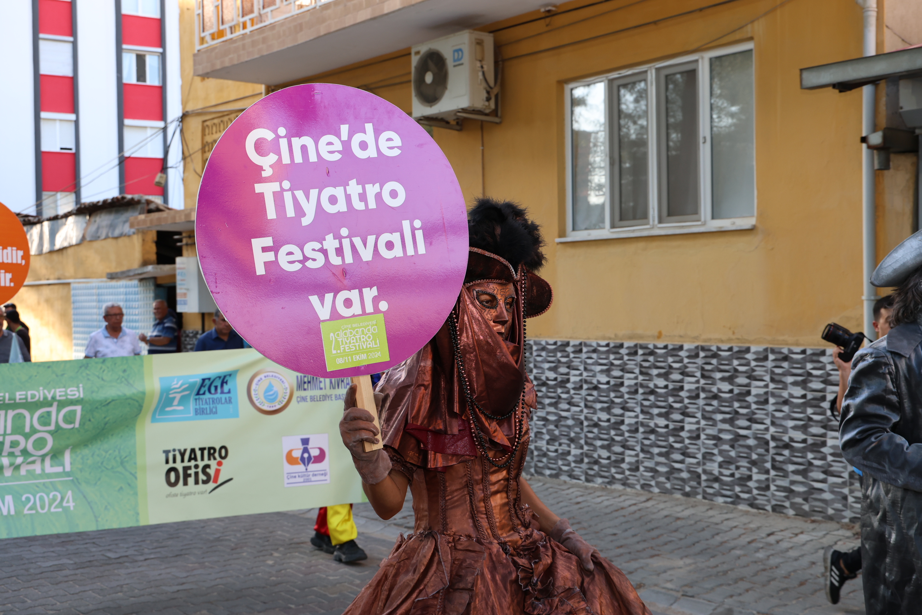 Festival Basladi Cinede Renkli Goruntuler 510500 E06096Aa81C002235E330E67929Ada7E