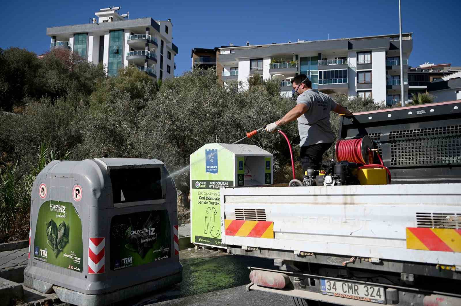 Kusadasi Belediyesi Ilaclama Calismalarina Devam Ediyor 5650E2B4Caa7Ef21649C2F8C22413908