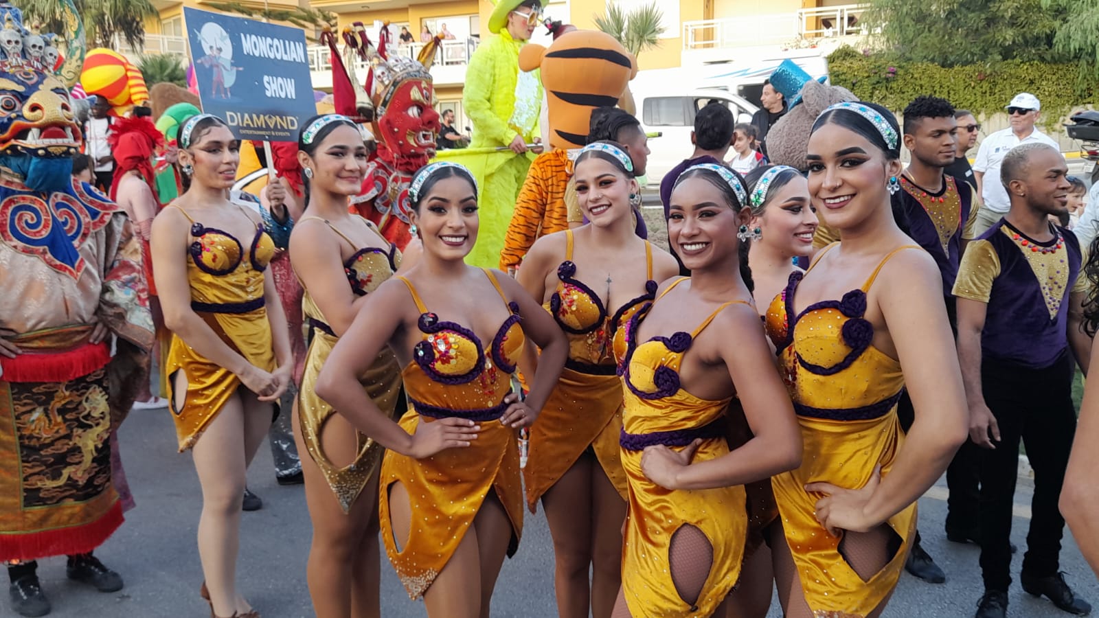 Kusadasi Sokak Festivali Karnaval Havasi Estirdi 511232 1A6870042D28704F32Cd56Cdd1051E0F