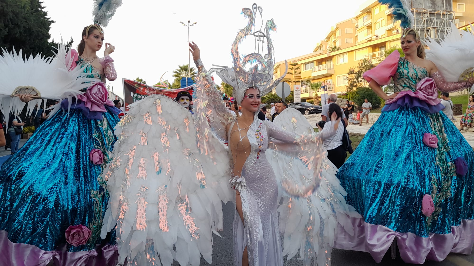 Kusadasi Sokak Festivali Karnaval Havasi Estirdi 511232 74824E092555Cdcac8Fa2C706F686873