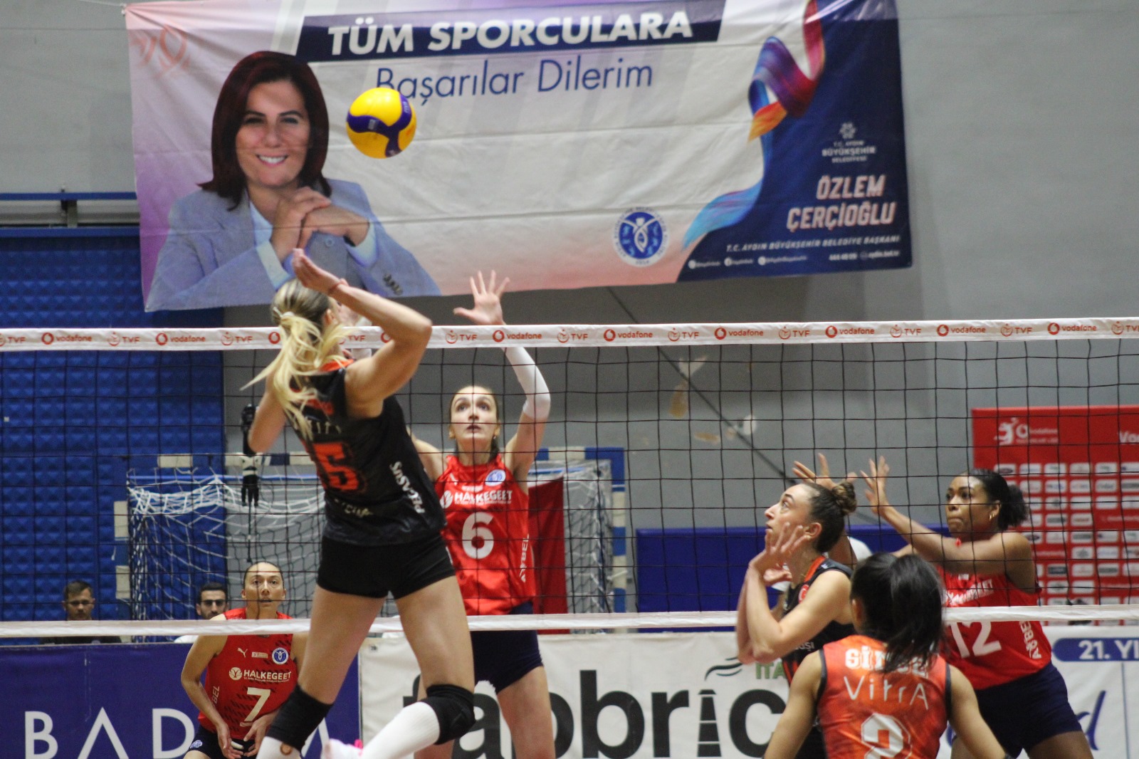 Sultanlar Eczacibasina Direnemedi 515879 0Fe1890009E30D5Ddcff28C193Fa74D2