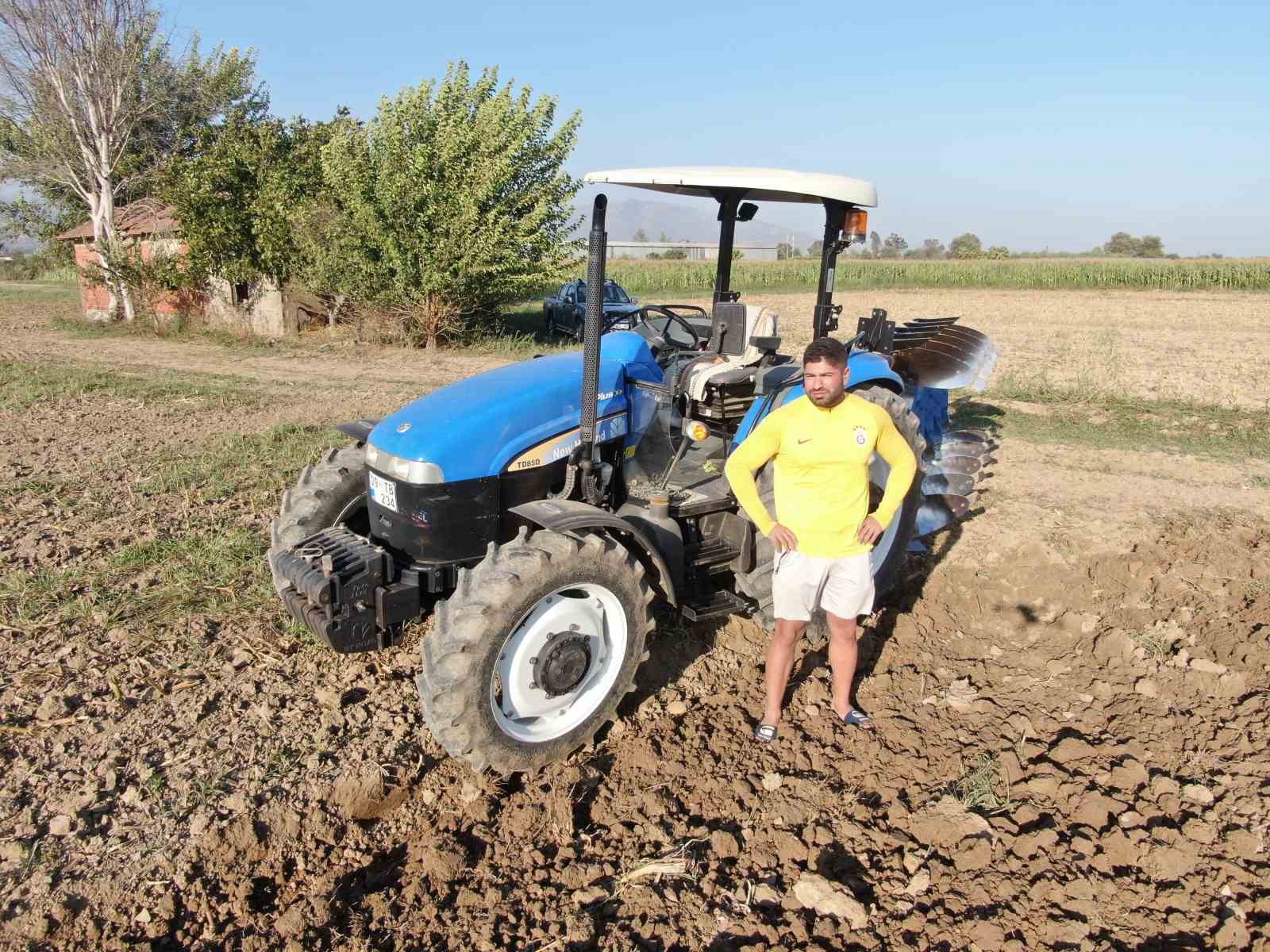 Tarlada Calisacak Isci Bulamayinca 3 Bin 500 Kilometre Yol Kat Edip Babasina Yardima Geliyor 429E641866Ee1E98Ced33Cc5B3Ca1027