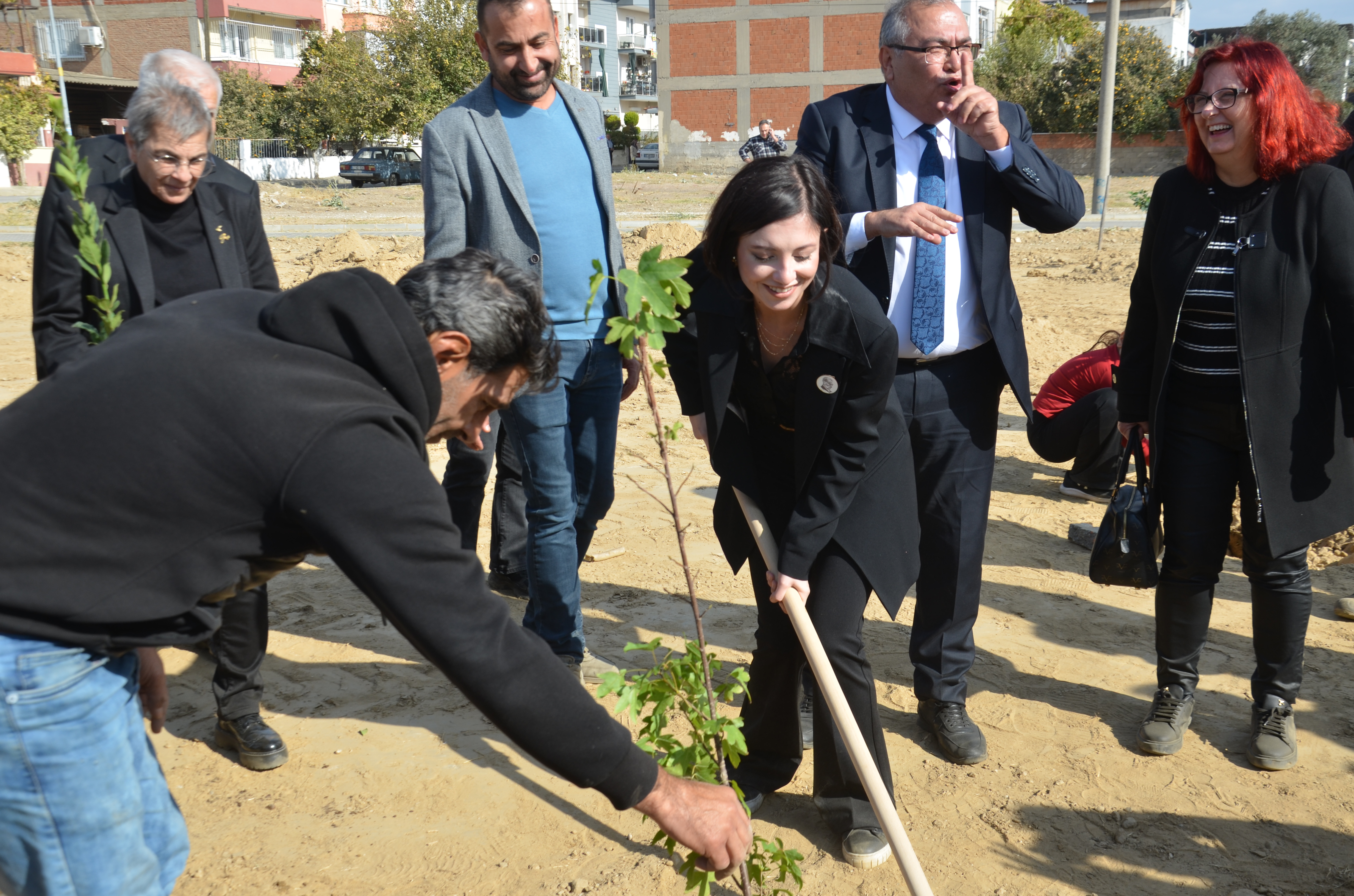 Chp Nazilliden Ataturk Hatira Ormani 86 Fidan Toprakla Bulustu 518961 183Cd8246F167849C1D409F757Ae1B2A