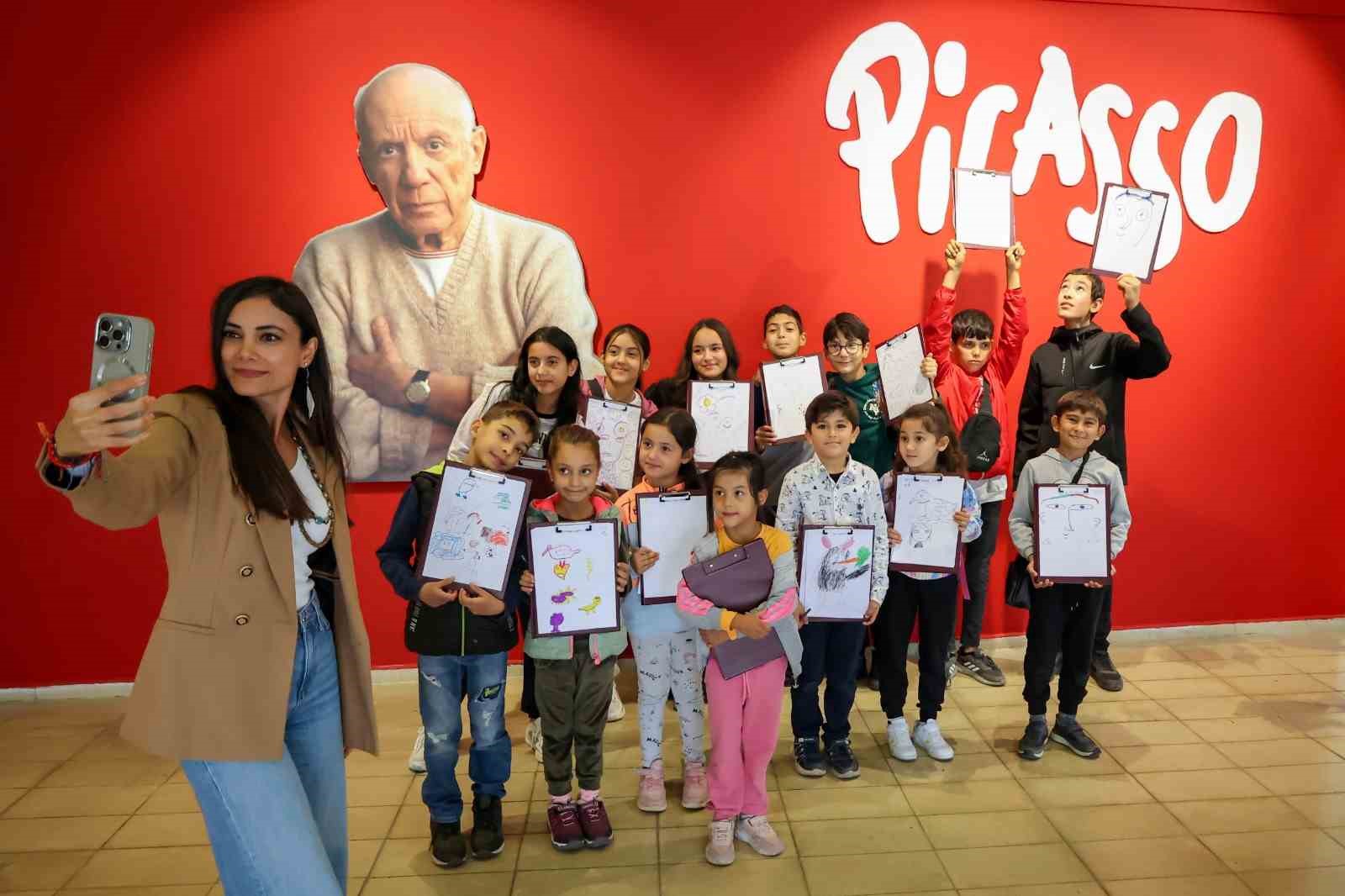 Efelerin Minik Ressamlari Picasso Sergisine Katildi 748B06Cabe3C26B6838F96817882041F