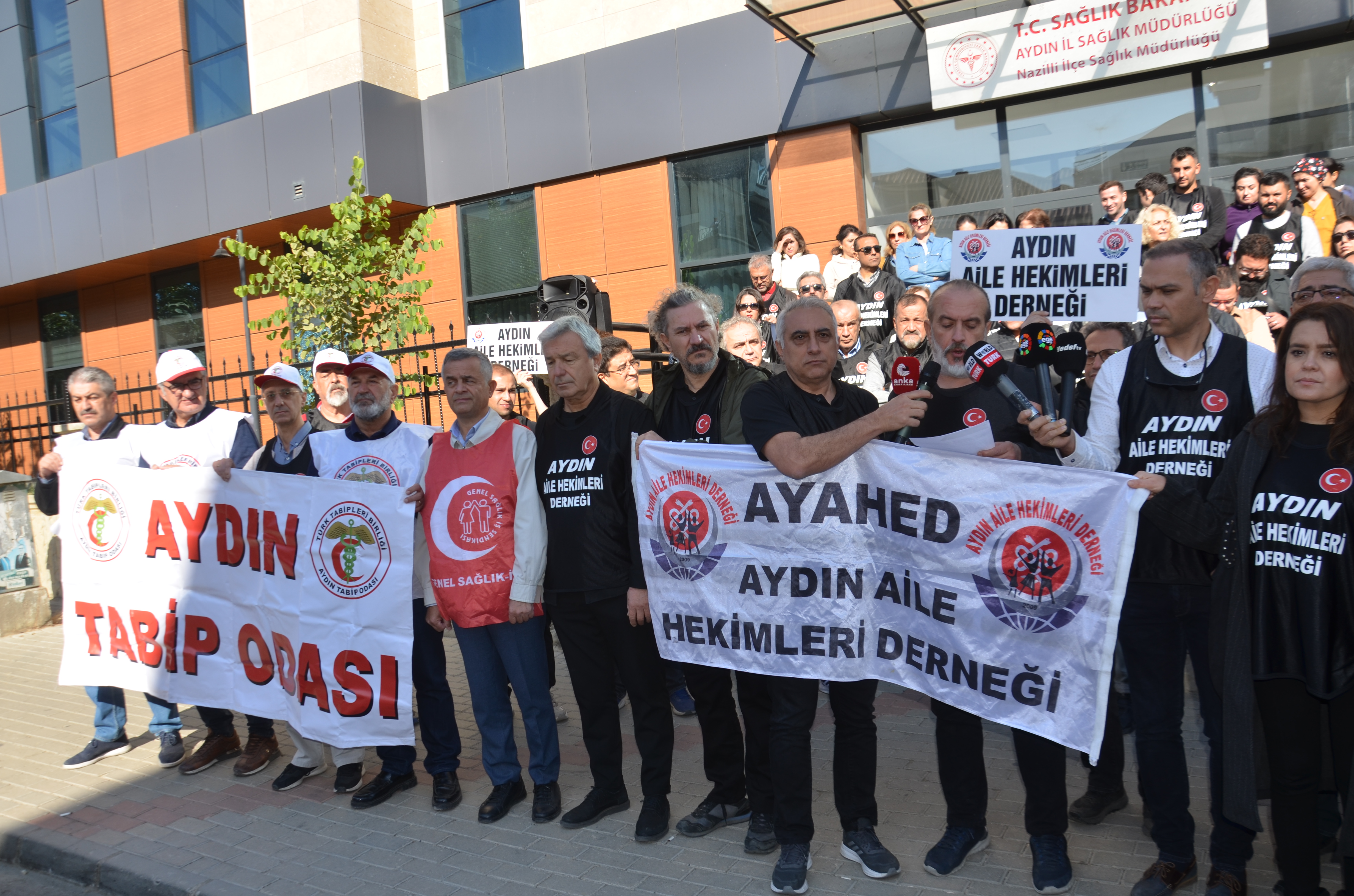 Nazillide Aile Hekimleri Yeni Yonetmelige Geri Cekilsin Dedi 517920 81D098Bd4118E016902C951354F6F66C