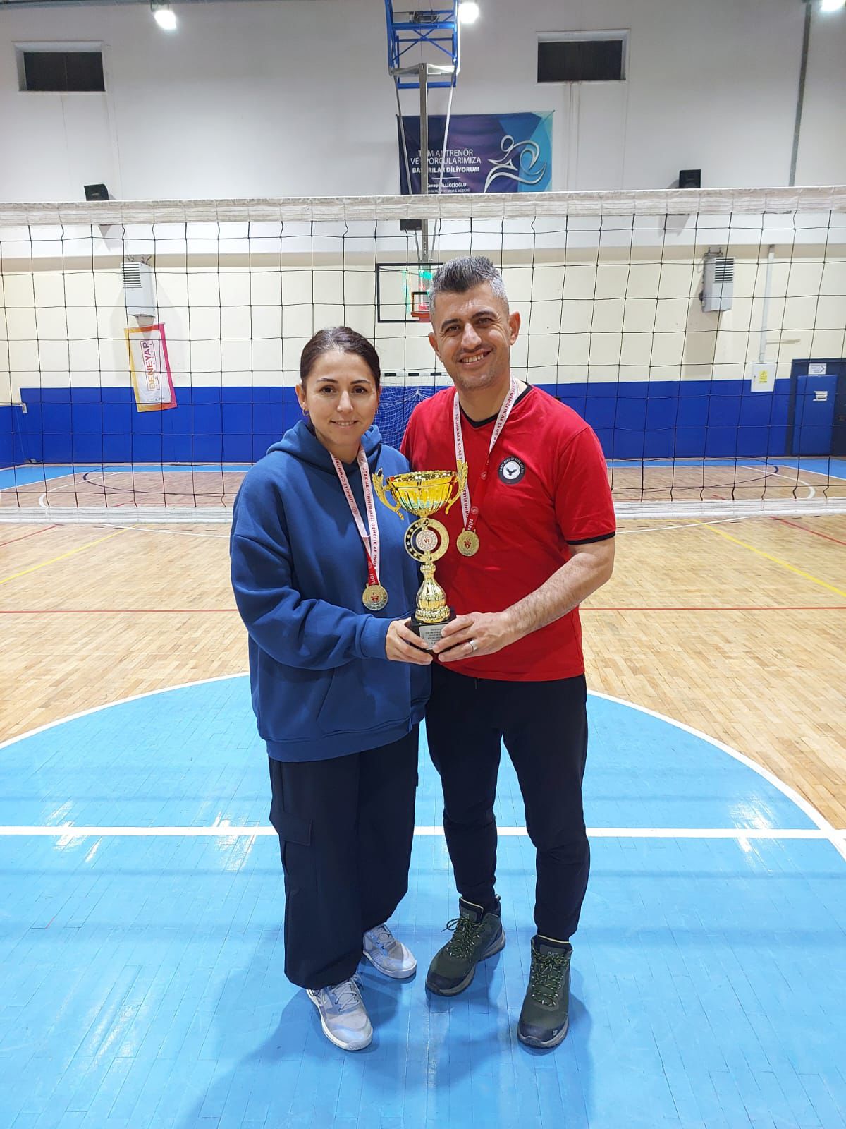 Karpuzlunun Voleybolculari Zirveyi Cok Sevdi 531632 49Bef3C1Bd98Cd7592843D92B67Ad4F6