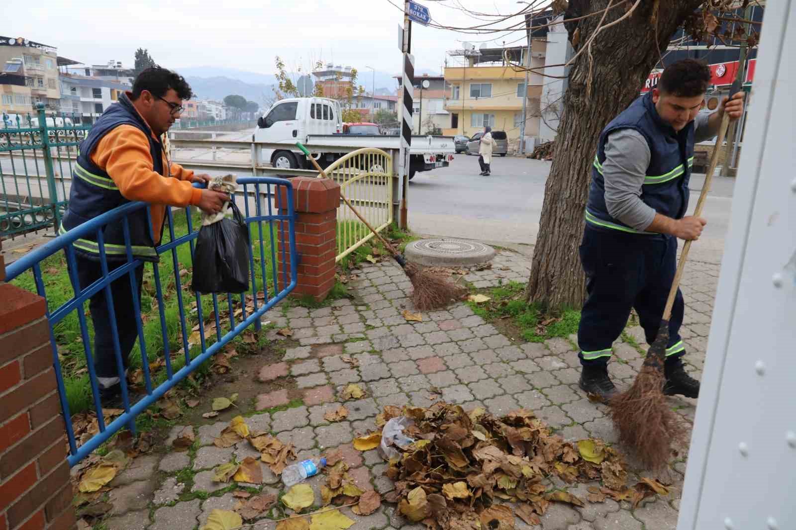 Nazillide Temizlik Calismalarina Yogunluk Verildi Aaeb5549Ed8D7Ecce86C997A62Fb22E6