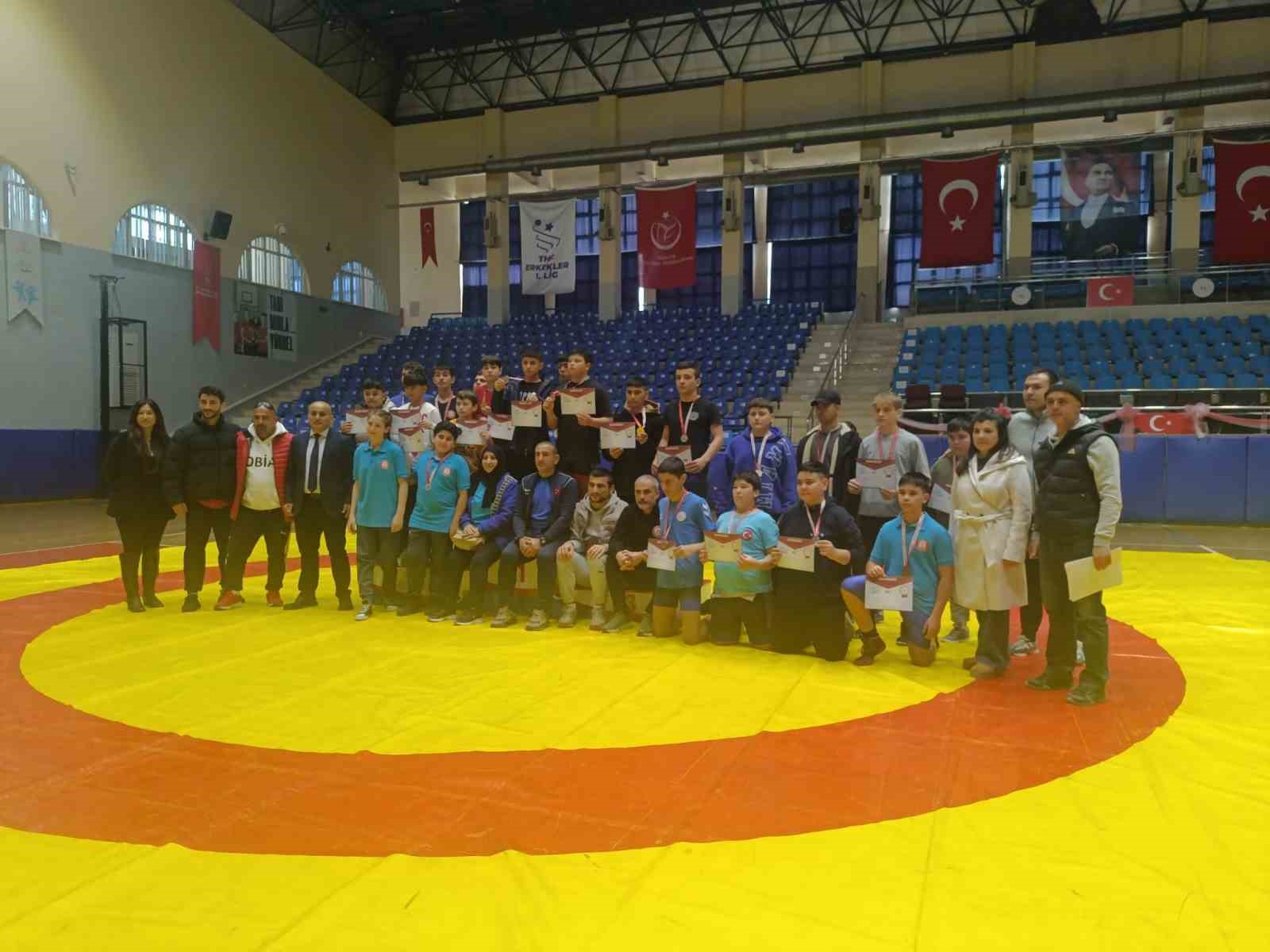 Aydinda Yildiz Erkek Grekoromen Gures Il Birinciligi Musabakalari Sona Erdi 39602C606792B48Aac61C026Ccc85C20