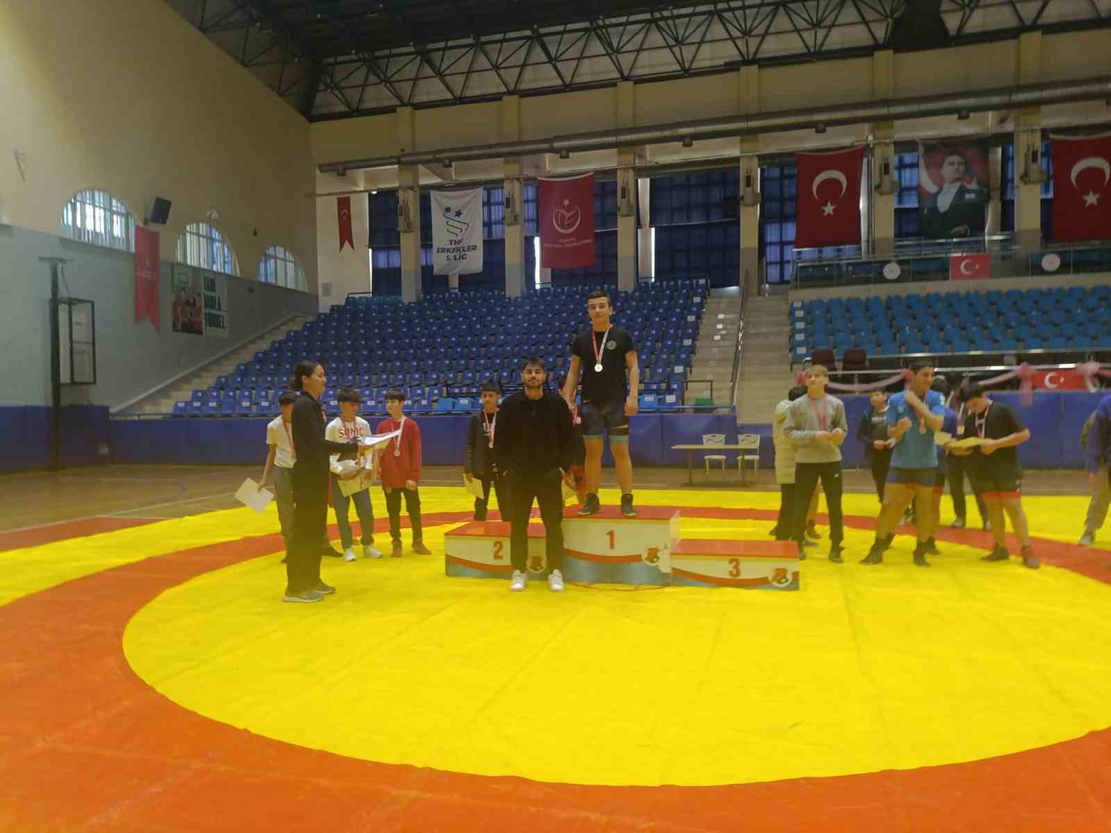 Aydinda Yildiz Erkek Grekoromen Gures Il Birinciligi Musabakalari Sona Erdi C8C384Fdb9C931934Db0E78F1B9Bb2F1