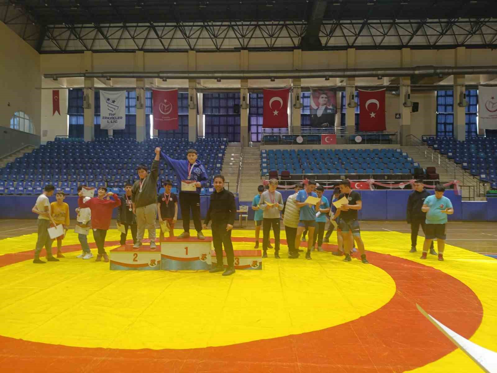 Aydinda Yildiz Erkek Grekoromen Gures Il Birinciligi Musabakalari Sona Erdi C9Fa41Ae106Be545C33Ac5A8Ead92D34