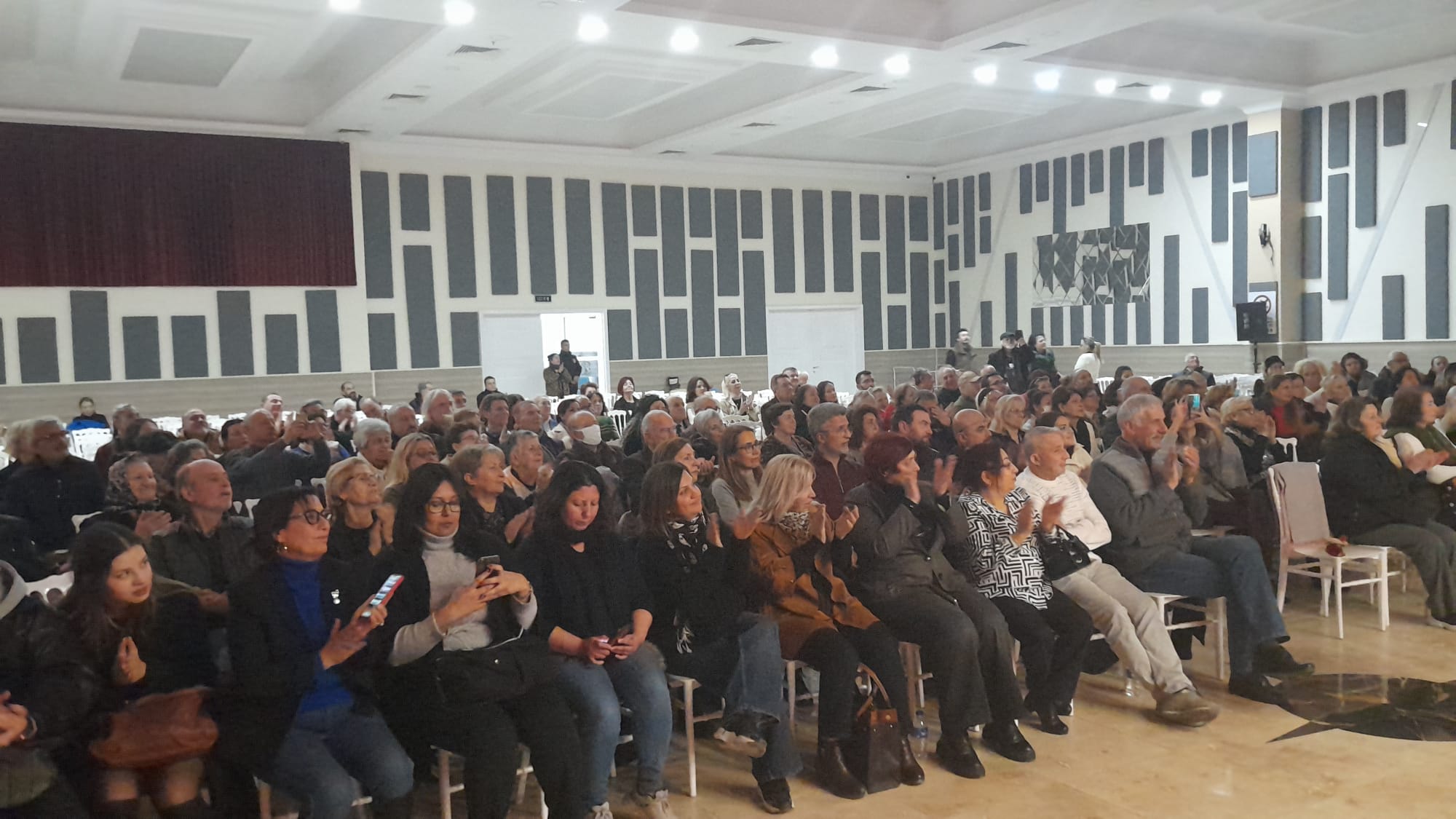 Canim Annem Oratoryosu Kusadasinda Ayakta Alkislandi 542289 07763009505Cb63F273Ff49A4E6A1626