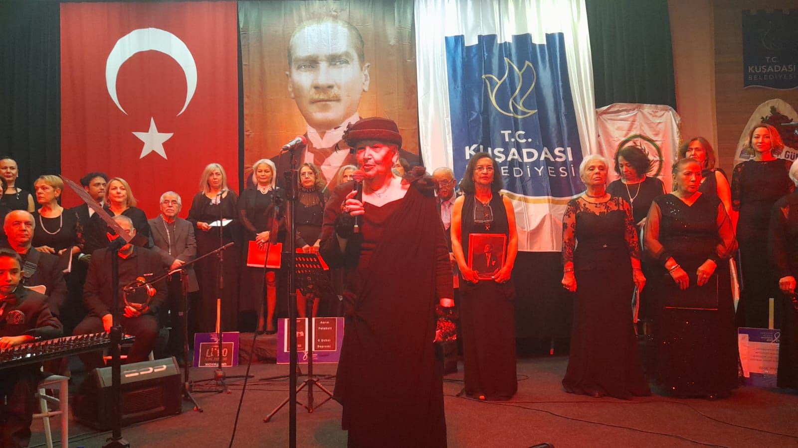 Canim Annem Oratoryosu Kusadasinda Ayakta Alkislandi 542289 C7224D389519083D845761830F6E878B