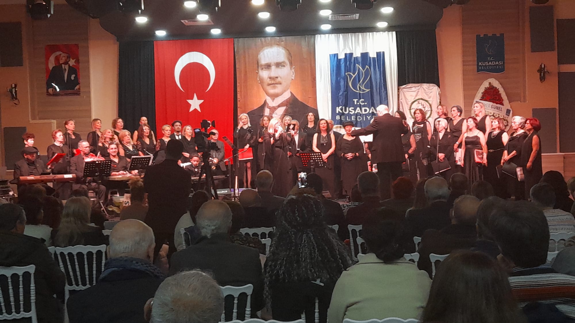 Canim Annem Oratoryosu Kusadasinda Ayakta Alkislandi 542289 E9Bc47Aa0A769334110Bf84B0Defb524