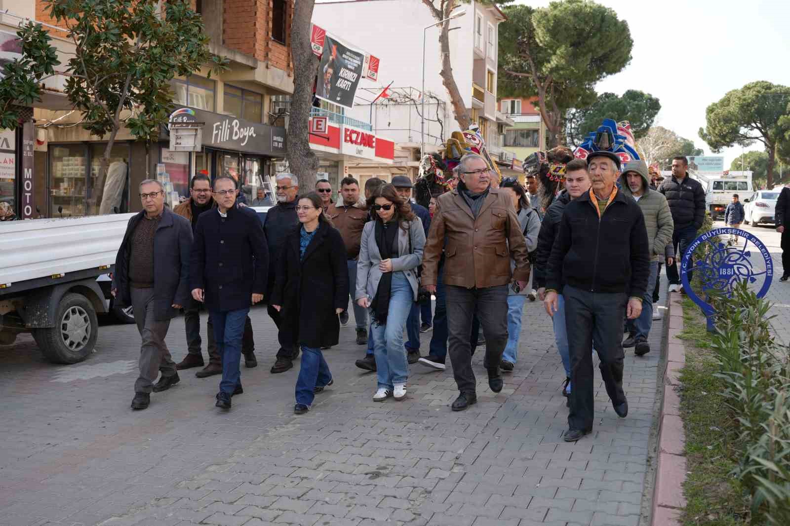 Kuyucak Deve Guresi Senlikleri Kortej Yuruyusu Ile Basladi 103Bf89D9Dc92E50A3E11B18Fd9Ca0B8