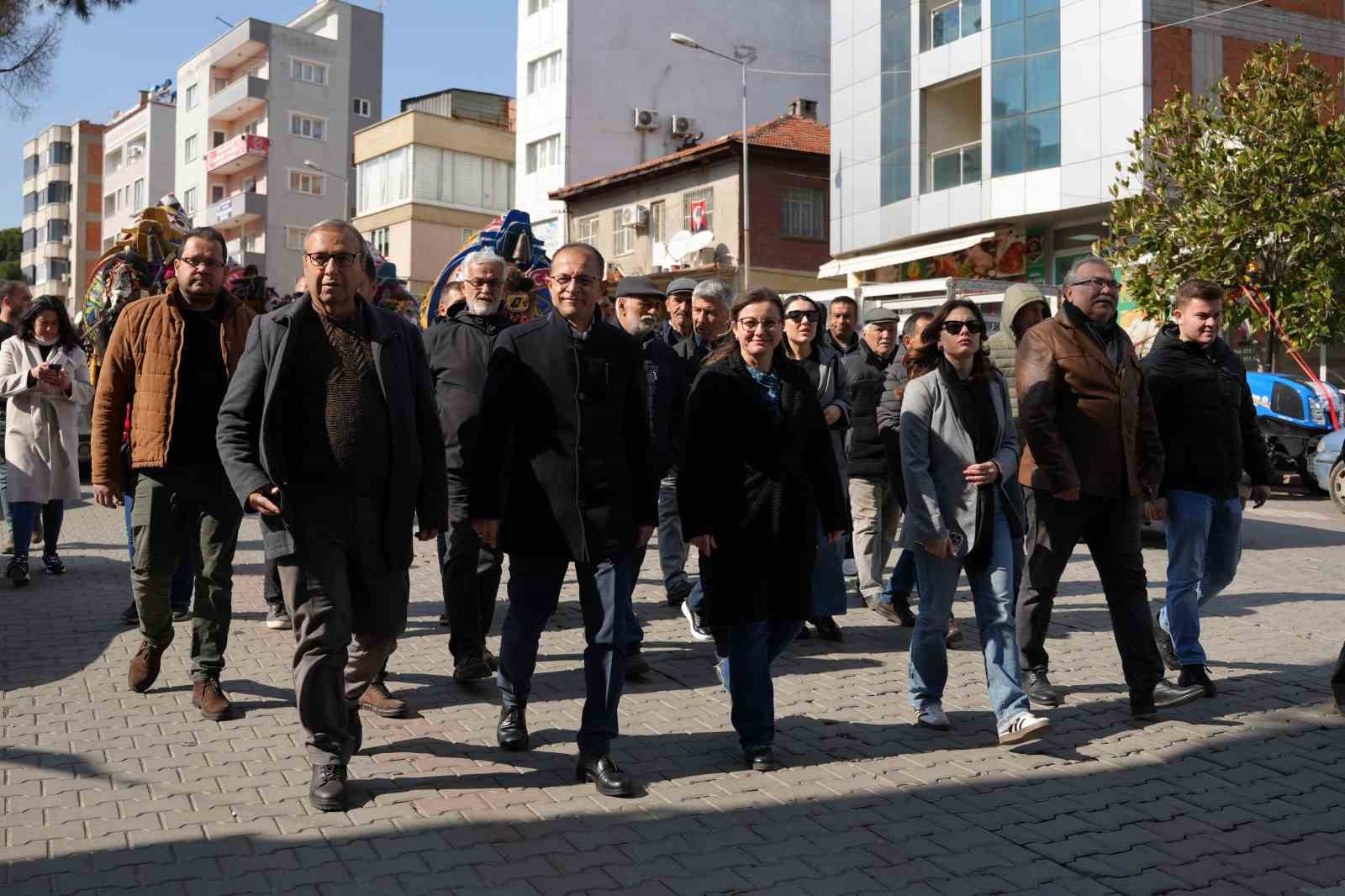 Kuyucak Deve Guresi Senlikleri Kortej Yuruyusu Ile Basladi D302899Ac9E665822Fb619Af85Ef2499