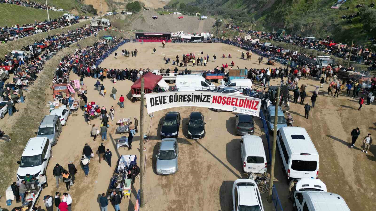 Kuyucaktaki Deve Gureslerini 15 Bin Kisi Izledi 52Df0D2B7F37023Fef409249Dece2109