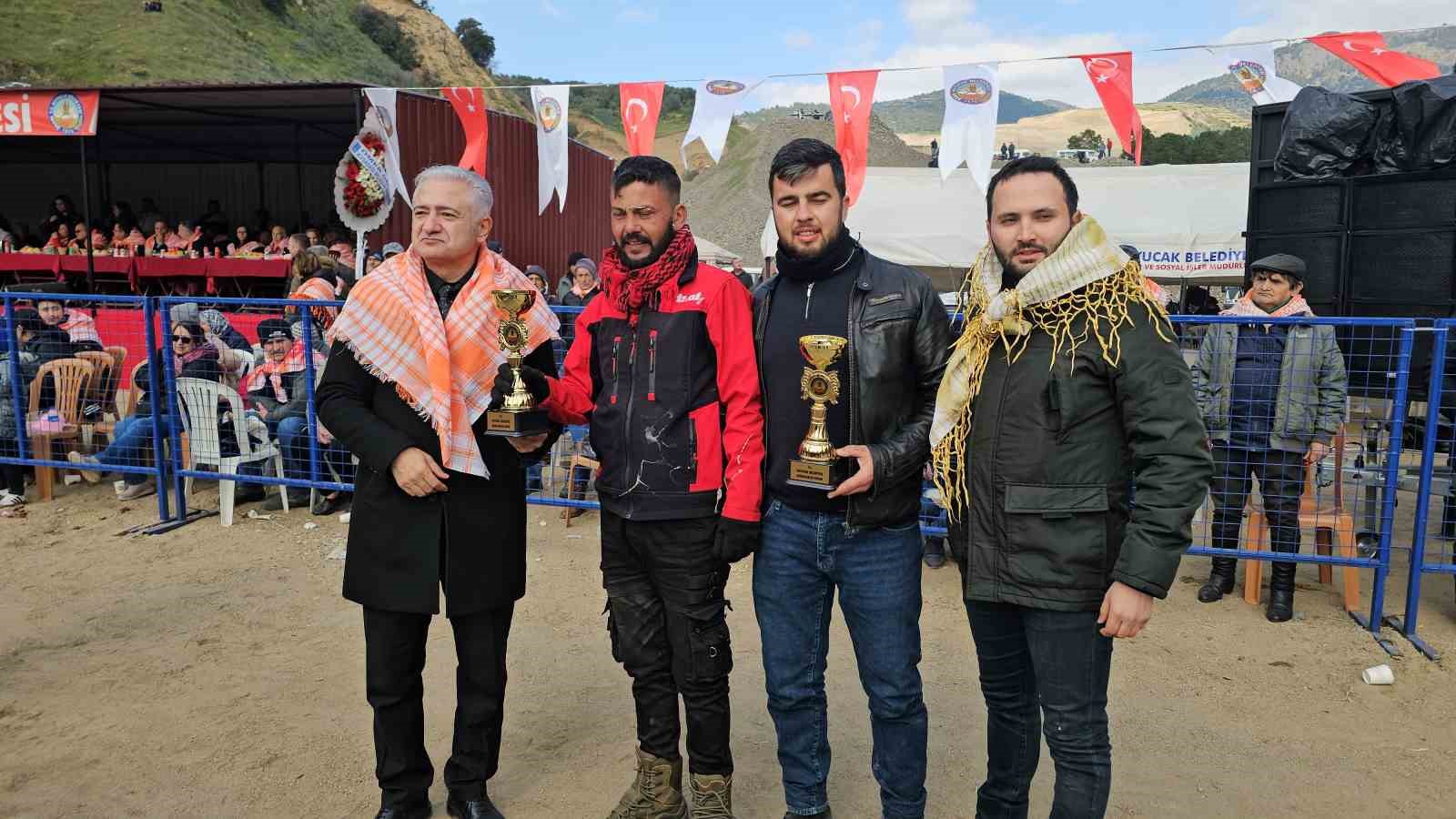 Kuyucaktaki Deve Gureslerini 15 Bin Kisi Izledi 84Bb6C1Eef37E59Fb9Fae8487Bff0Cc0