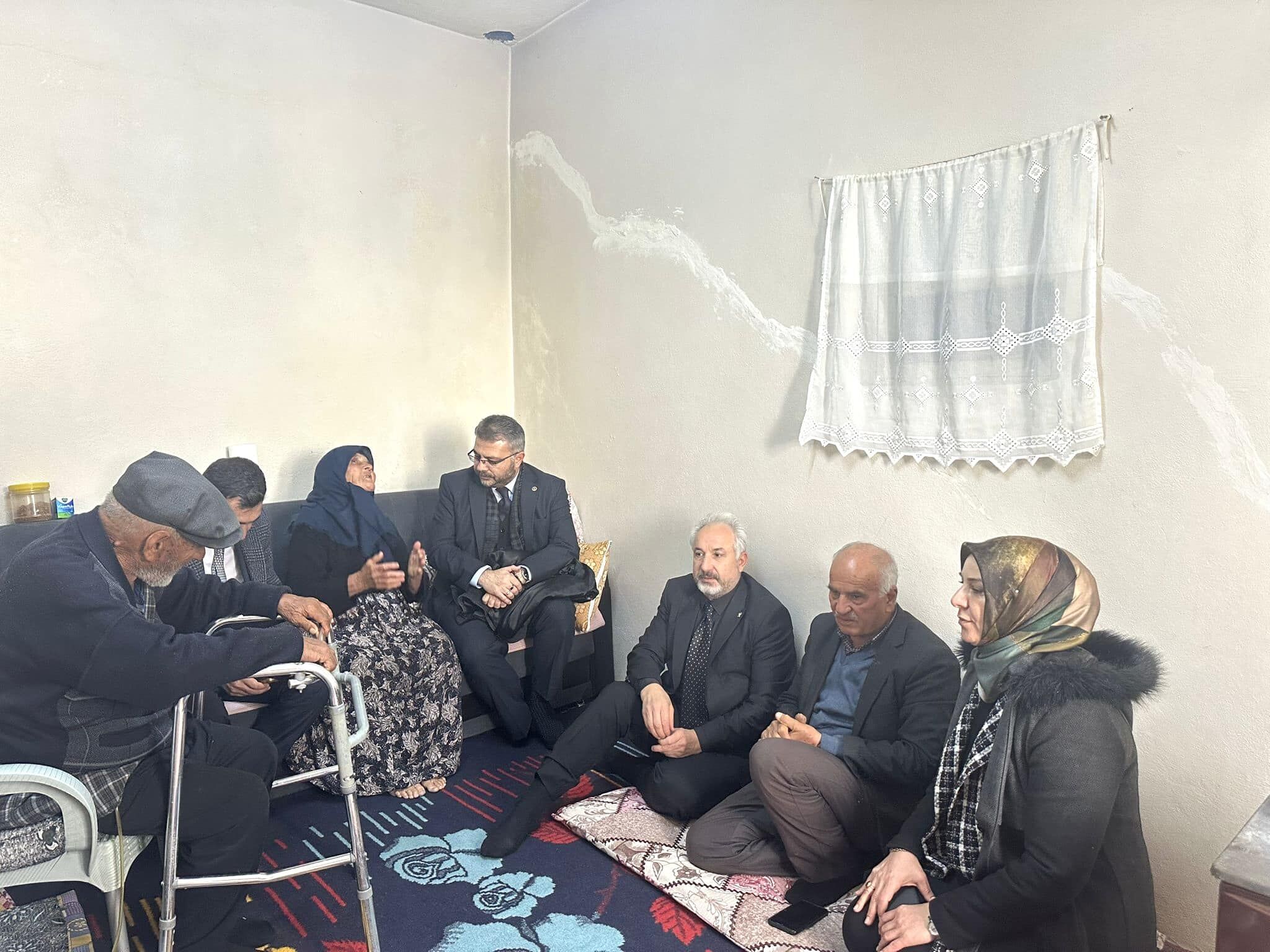 Ozmen Adiyamanda Deprem Sehitlerini Andi 542158 56Ba86Ac49161C931Aade5E9F09B567A
