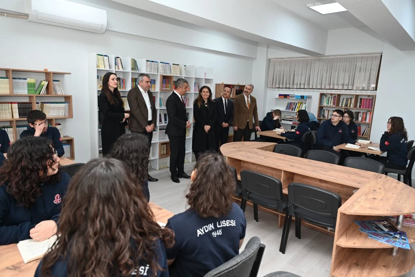 Aydin Lisesine Hayirsever Destegi 548378 6E8Cde0Fa7Eee8B3D408C6D1A58627Bb