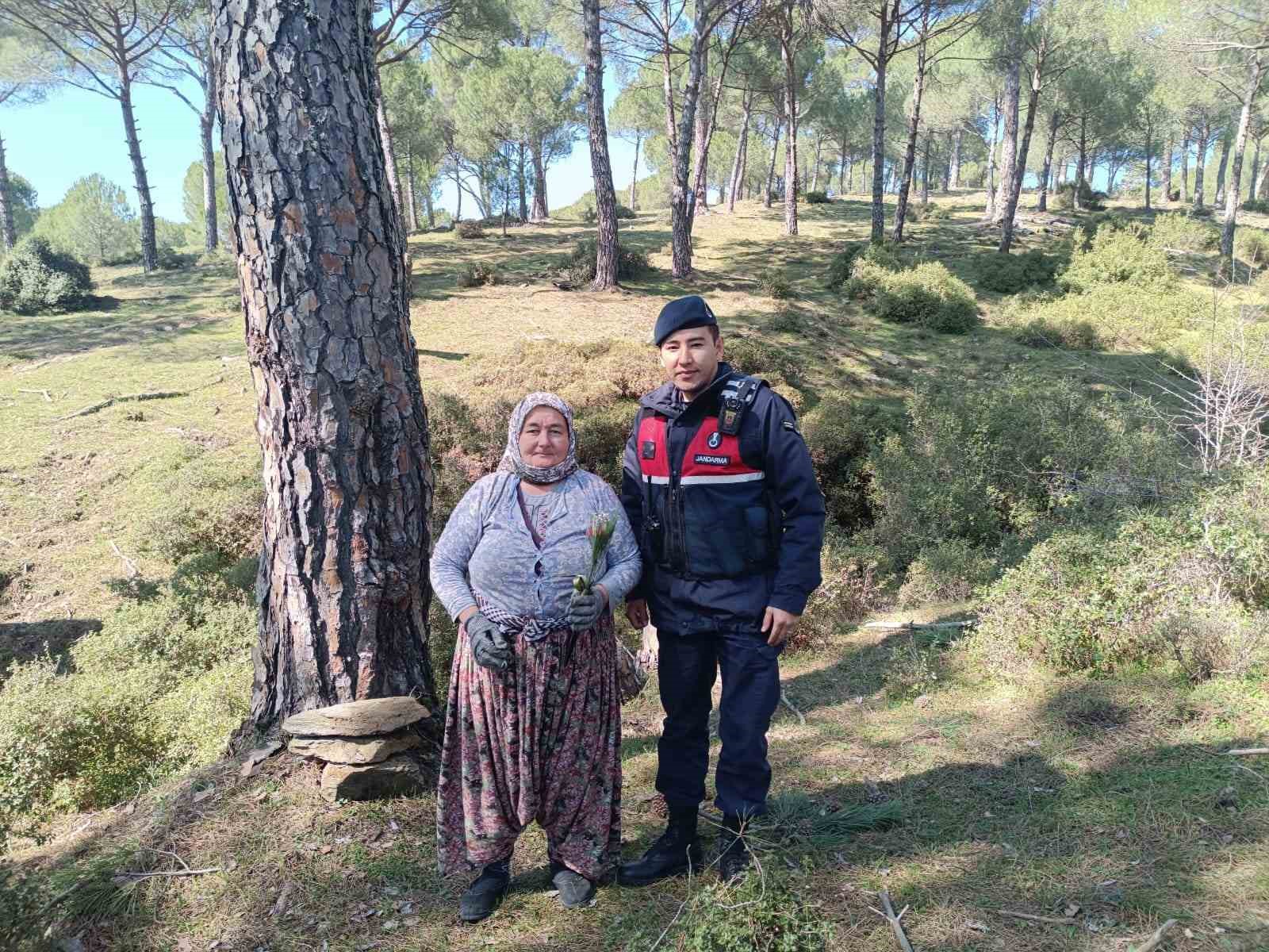 Aydinda Jandarma Ekipleri Kadinlari Unutmadi 38259608E13Af9Ae1E118578E1E331B1