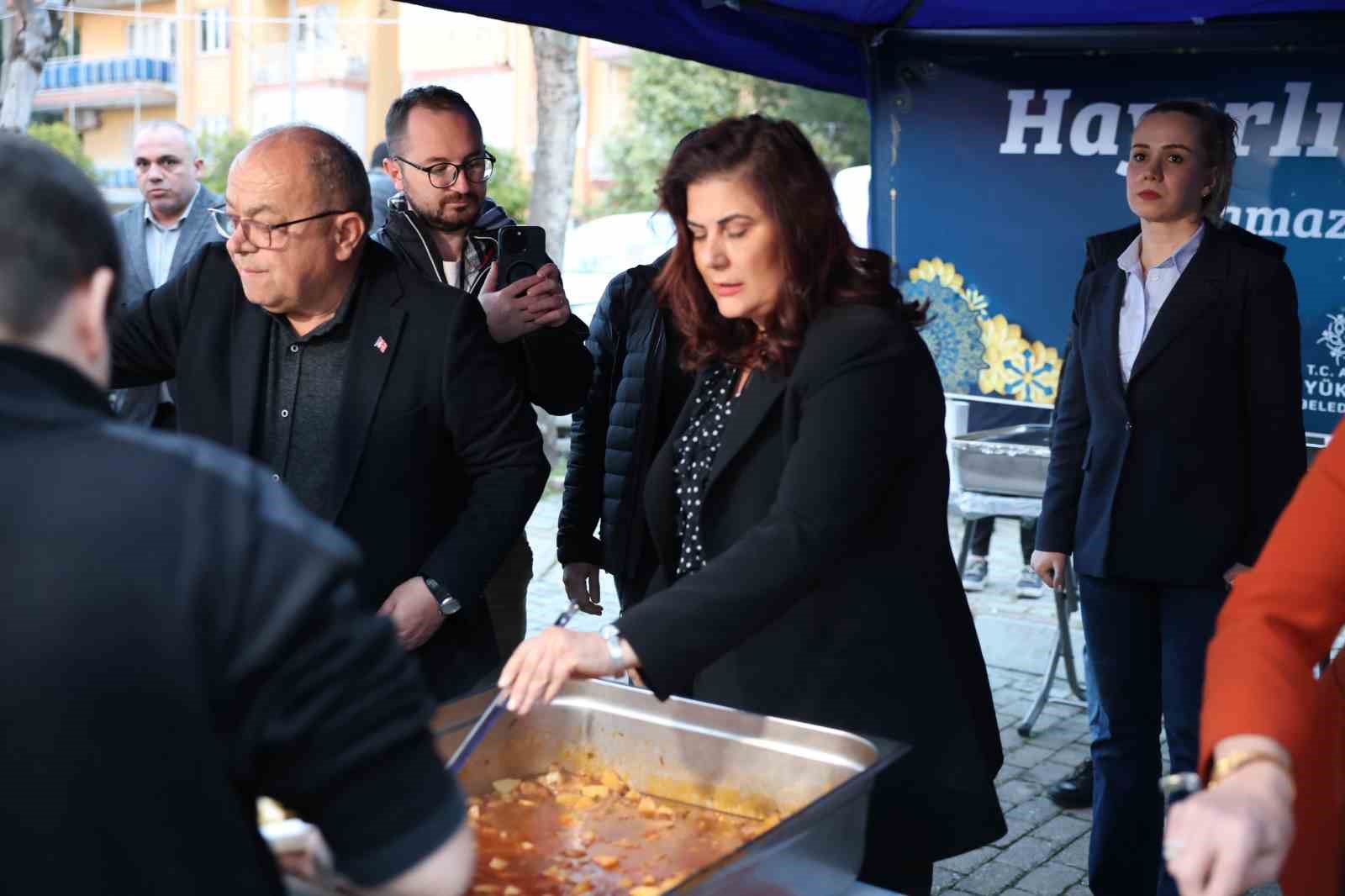 Baskan Cercioglu Efelerli Vatandaslarla Iftar Sofrasinda Bulustu 7C1E15Bbb7E03Aa4B9745C4C82266A26