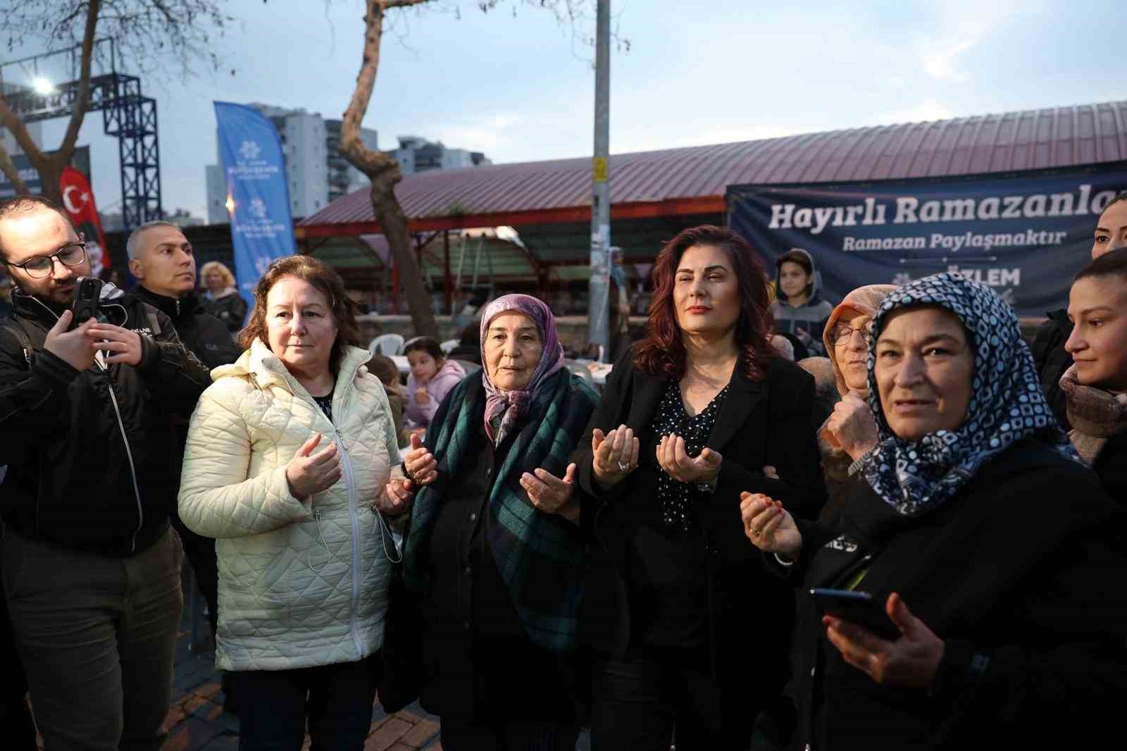 Baskan Cercioglu Efelerli Vatandaslarla Iftar Sofrasinda Bulustu C210B3E0D4221Bda949C56B3E5E2Ae12