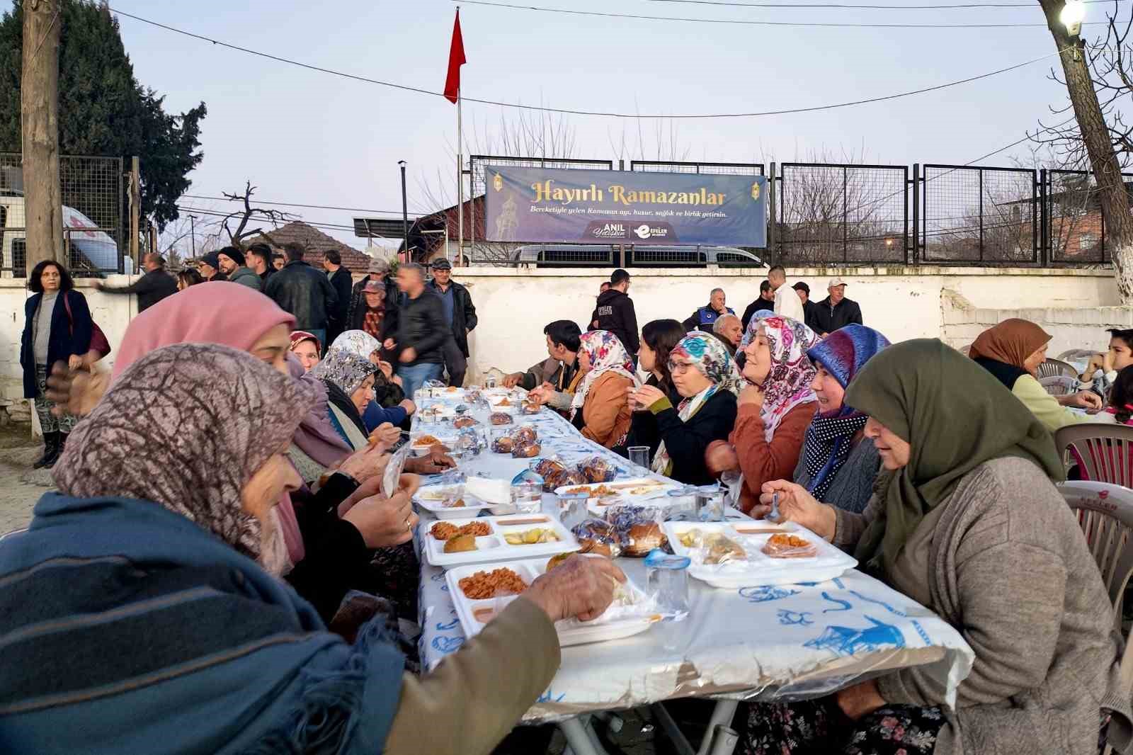Ilk 4 Gunde 5 Binden Fazla Efelerli Iftar Sofrasinda Bulustu 11F5B22Ca7Bb8B6B58E6D2312Bda2D0E