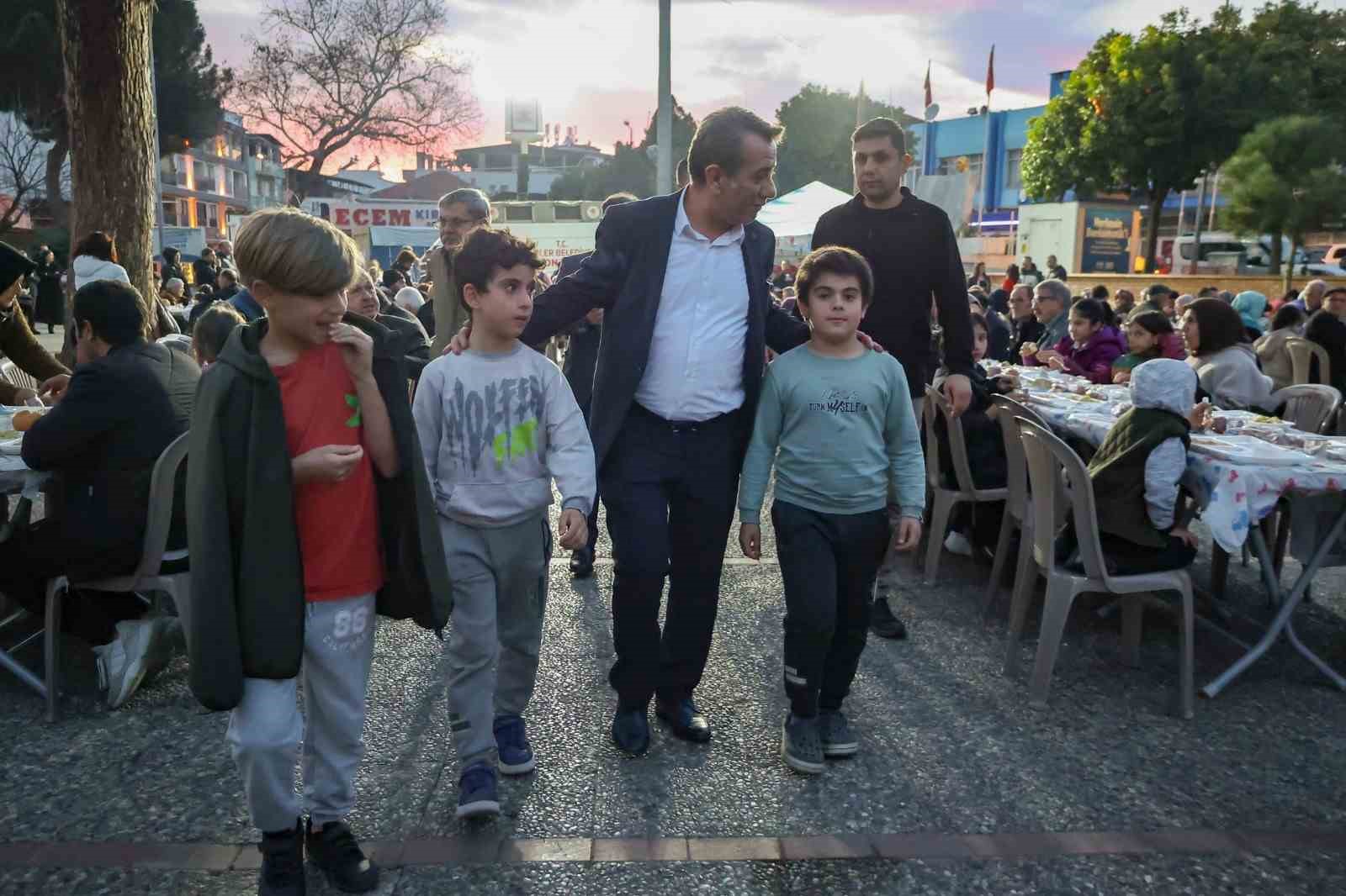 Ilk 4 Gunde 5 Binden Fazla Efelerli Iftar Sofrasinda Bulustu 6Fd829A0Cf738Dca119794604Aaf89E0