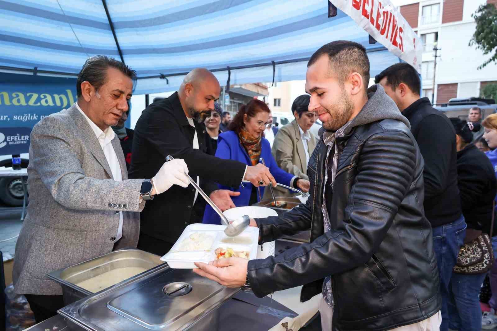 Ilk 4 Gunde 5 Binden Fazla Efelerli Iftar Sofrasinda Bulustu 9Affb0E39Ccf786D3E3A7893A5025C28