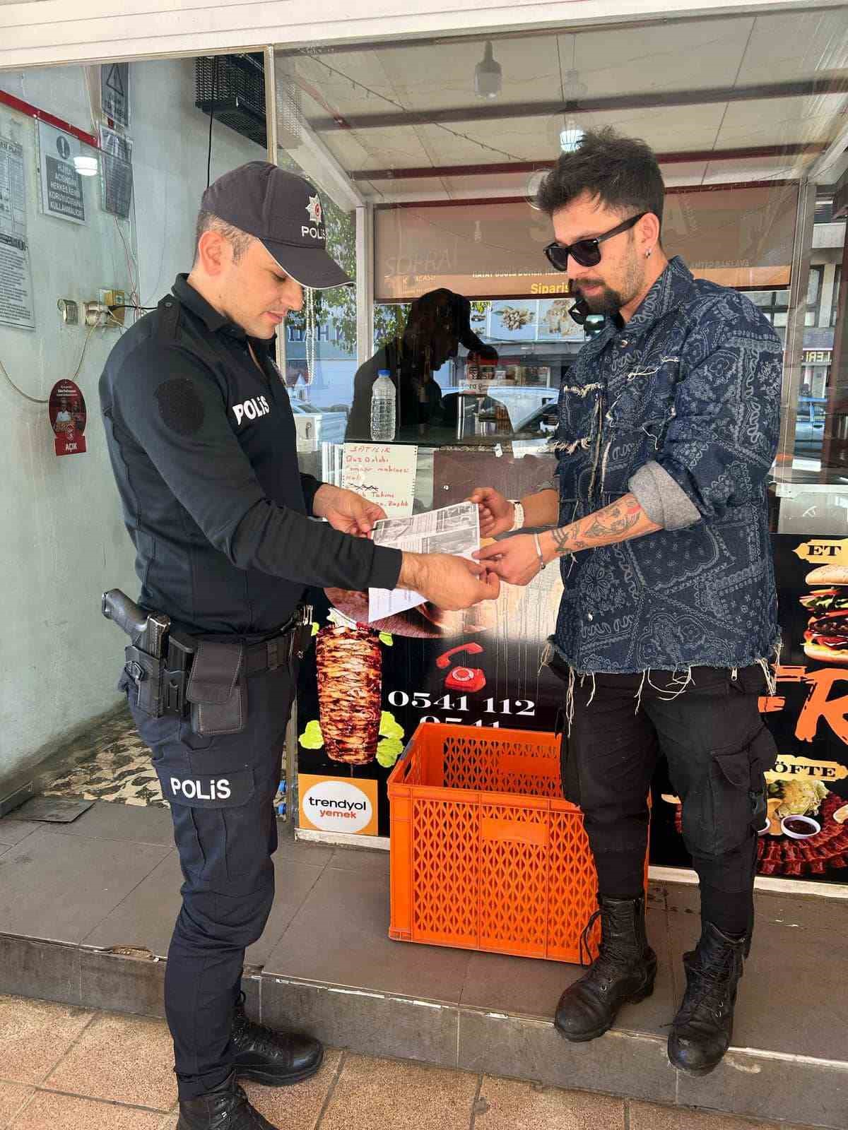 Karacasuda Polis Ekipleri Vatandaslari Bilgilendirdi E5F01De0611E655Efb29D2Fe68A4162B
