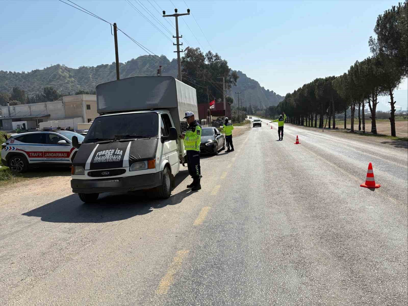 Koskte Jandarma Ekiplerinden Trafik Denetimi Ee35E7C0D0D9E5Aa17B73Fd4469D551C