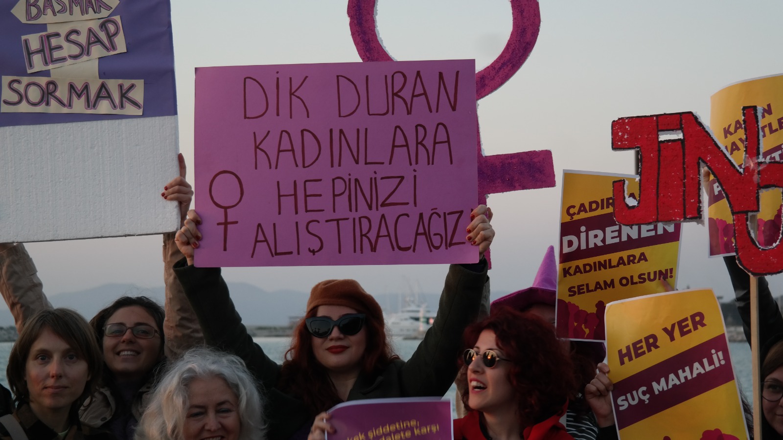 Kusadasi Kadin Platformu Haklari Icin Alanlarda Haykirdi 550490 3C405597Dcf77Ac7A78B57Bb44D5Ebd6