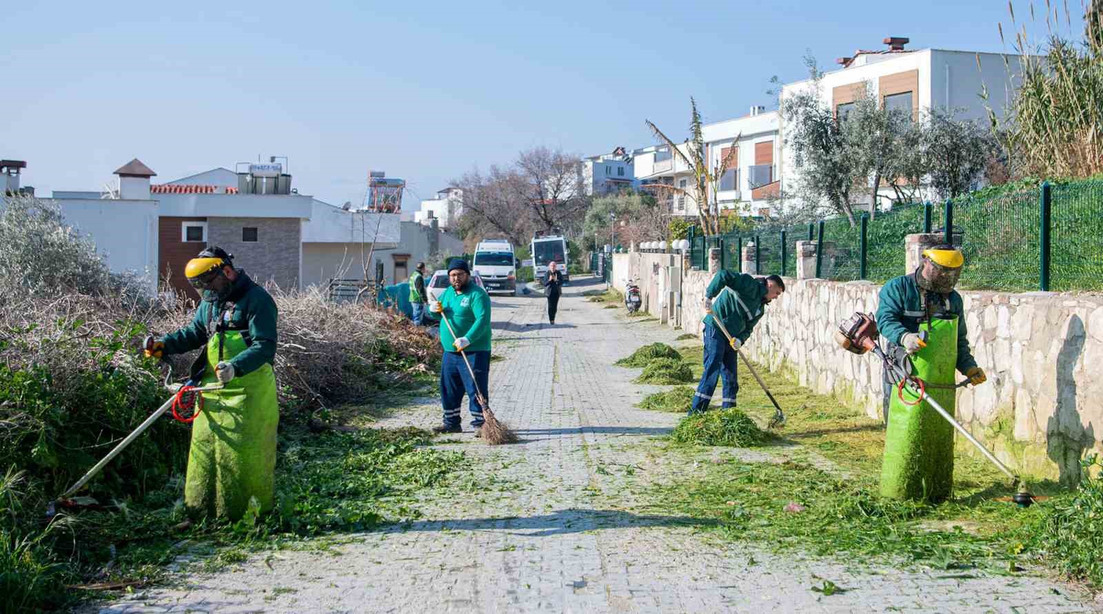 Kusadasinda Kadinlar Denizi Mahalleside Detayli Temizlik Calismasi B22F174D6Be474C163D6D28Fd858254C