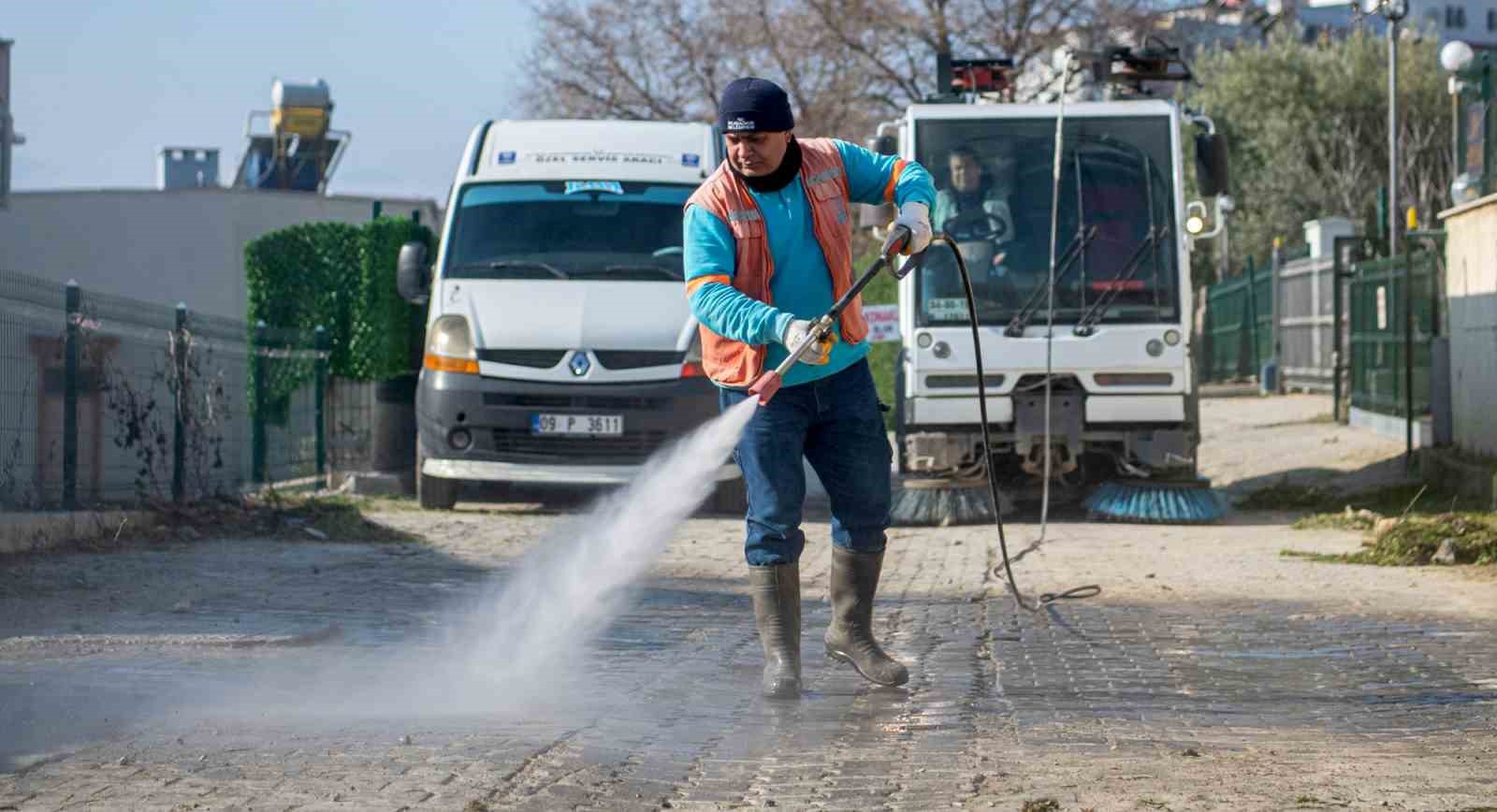 Kusadasinda Kadinlar Denizi Mahalleside Detayli Temizlik Calismasi C39069F6555Cc2C55B294Bd77A1D3033