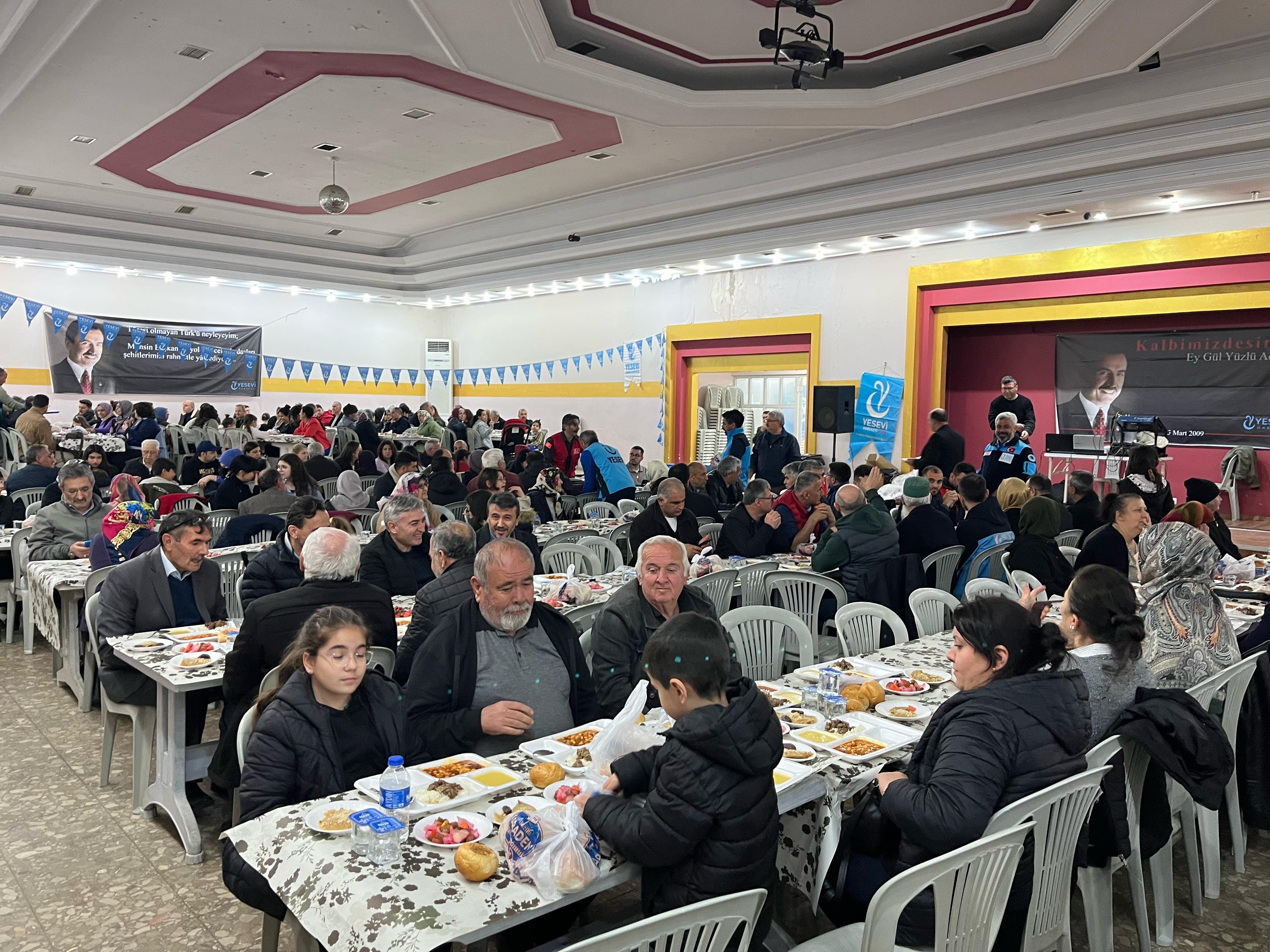 Nazillide 1000 Kisilik Yesevi Iftari Duzenlendi 554356 E6Fcf80D3469A3Bba81E8E8Eab7435Be
