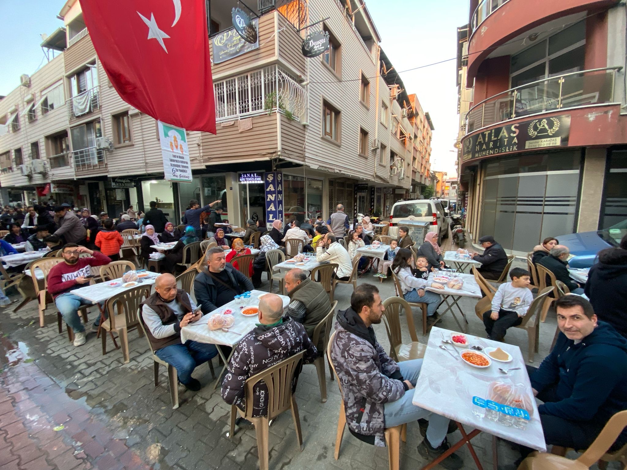 Nazillide Kuaforler Sokaginda Birlik Beraberlik Iftarinda Bulustular 550971 17D1423A1746B74Bab8Ea4F488B0A98B