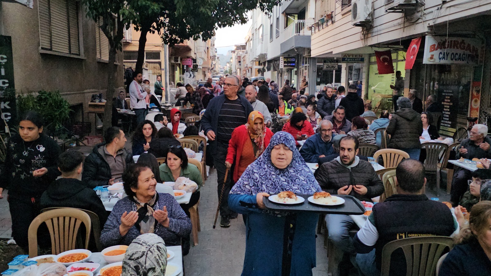 Nazillide Kuaforler Sokaginda Birlik Beraberlik Iftarinda Bulustular 550971 De0695C4695C860A37D726C883E31154