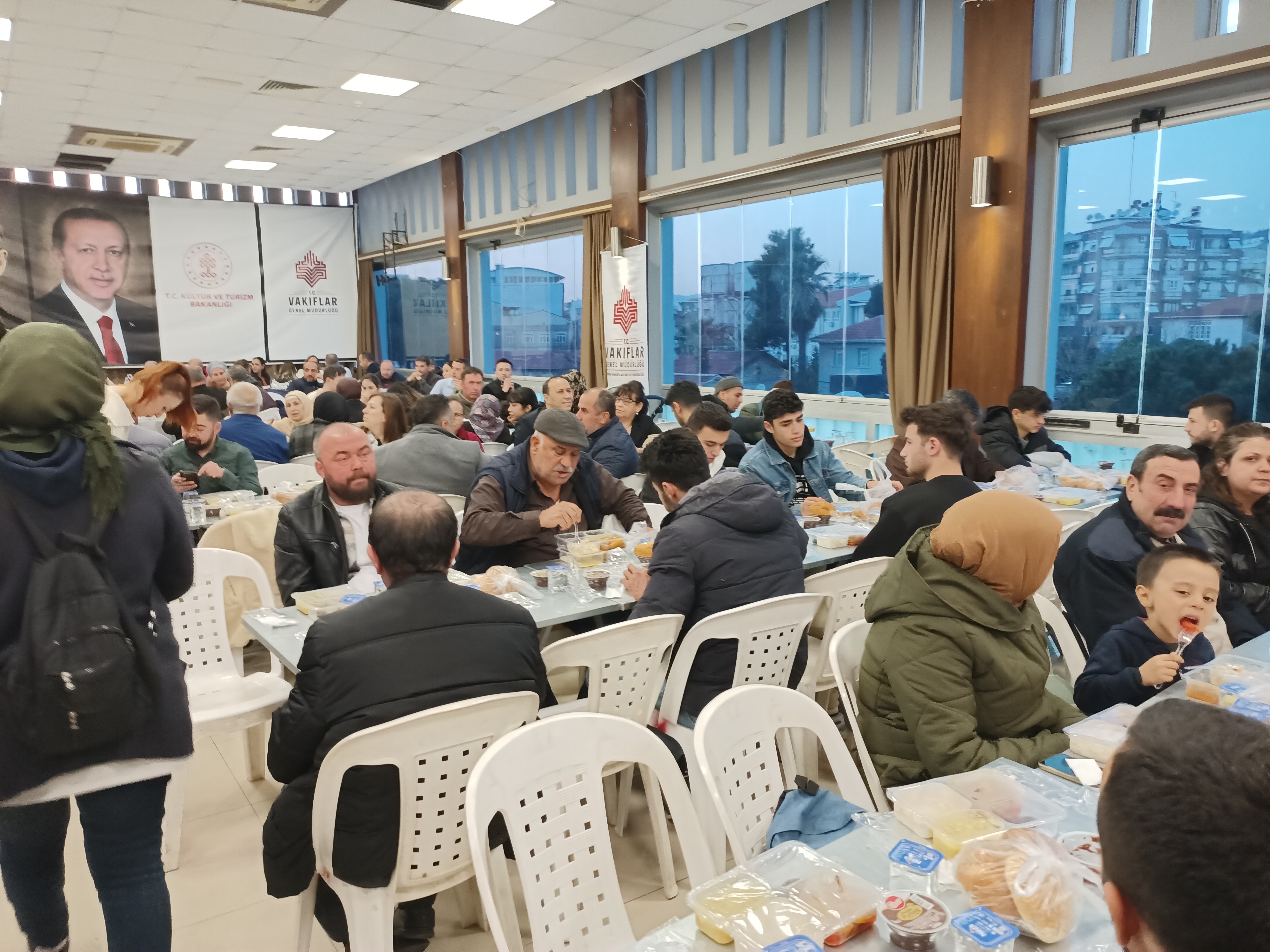 Vali Canbolat Aydinlilar Ile Iftarda Bulustu 549575 B377B8E546Fd345370E26A7Fc13B2Bc5