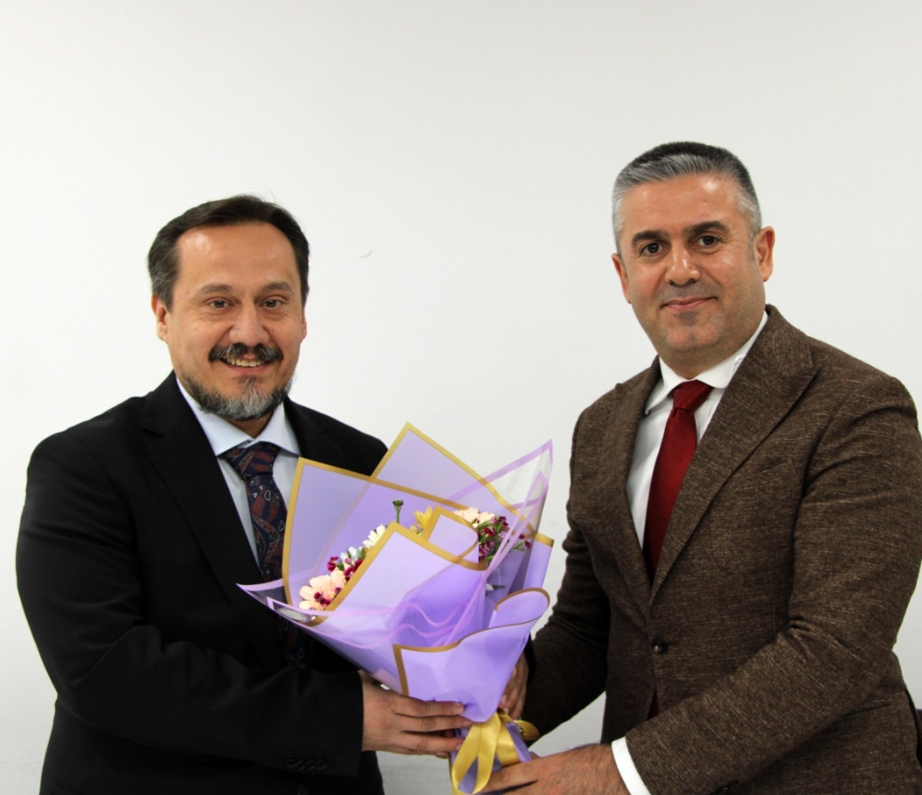 Adu Iletisim Fakultesinde Bayrak Degisimi 558844 E98C544C74645513Aa481700Dc99469C