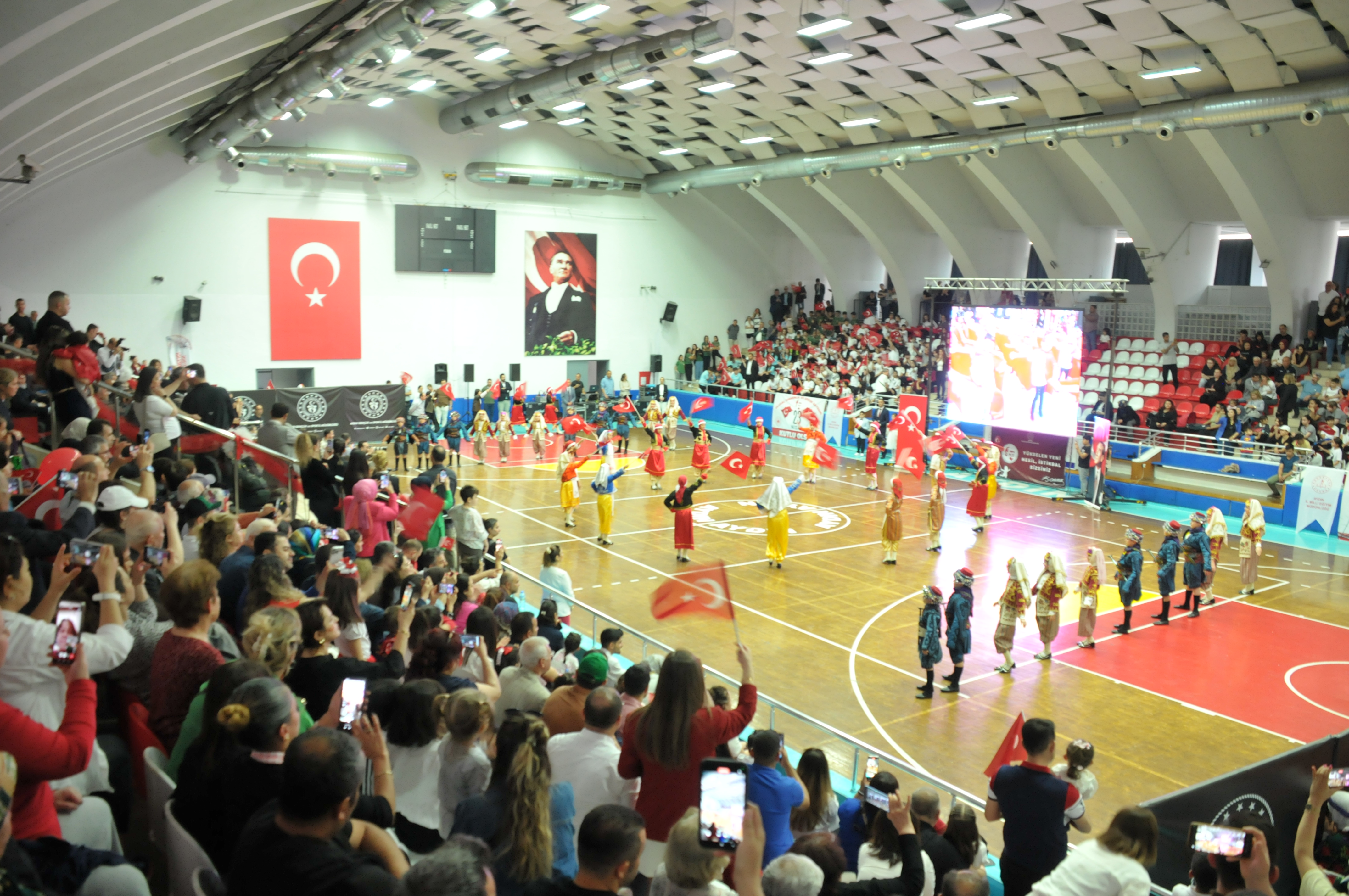 Aydinda 23 Nisan Coskusu Yasandi 562146 2Ffde58Fab35A52C4Ec8A698D08A47D2