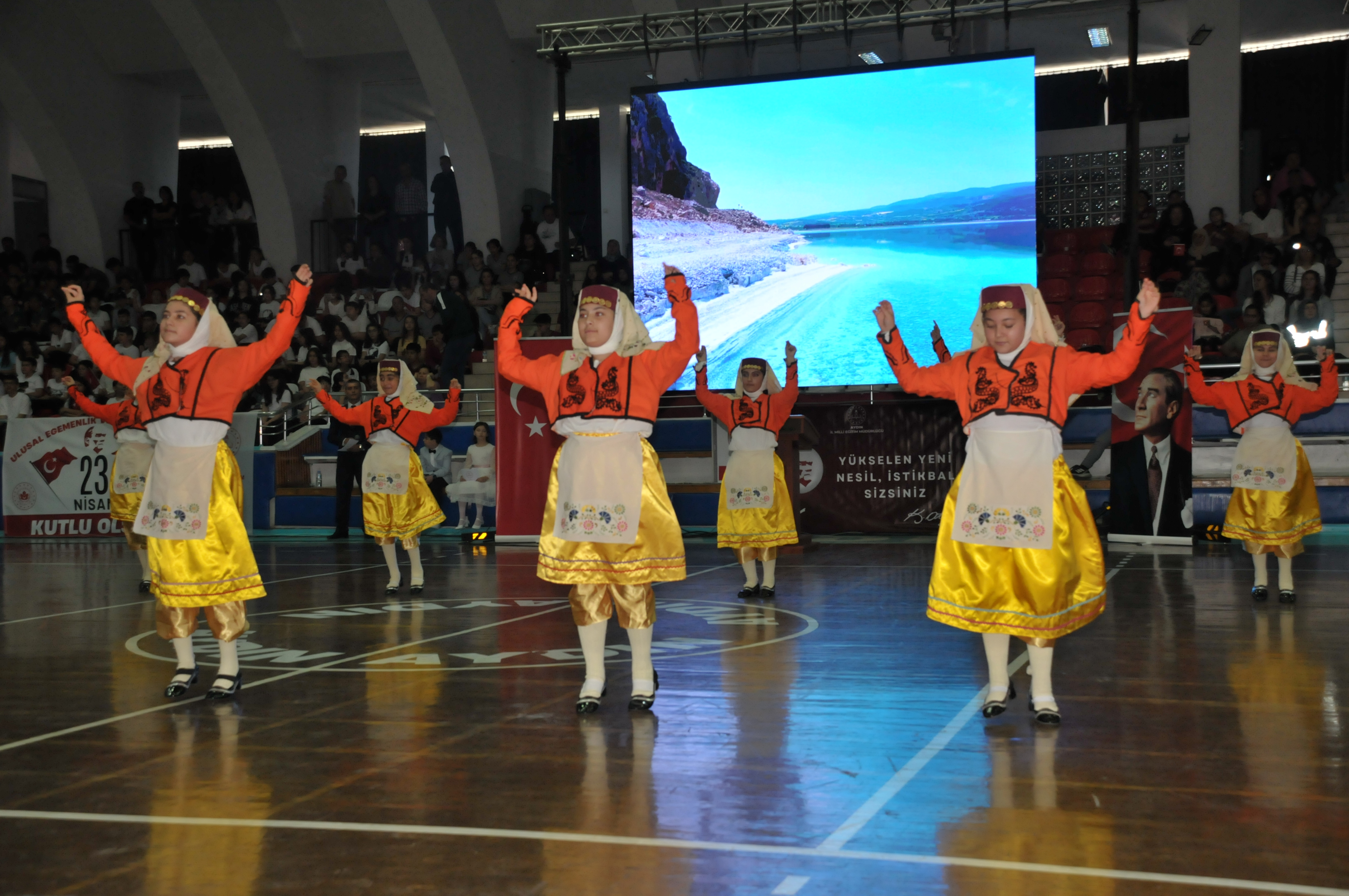Aydinda 23 Nisan Coskusu Yasandi 562146 F2240C1C2E17481B3180E5F39215Be81