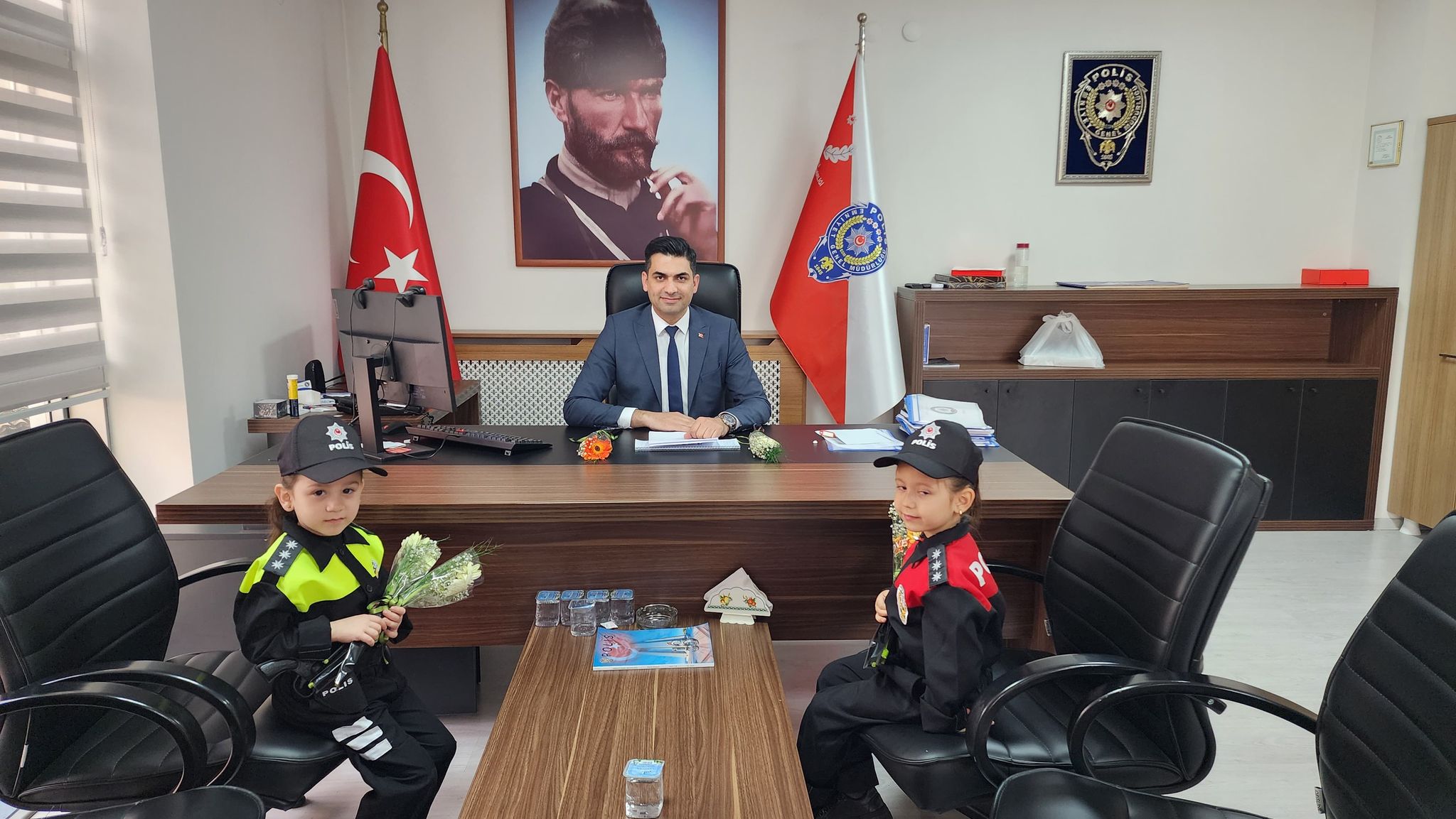 Aydinda Miniklerden Polislere Ozel Surpriz 558524 0B8E66D261E2357667D1898Ced539768