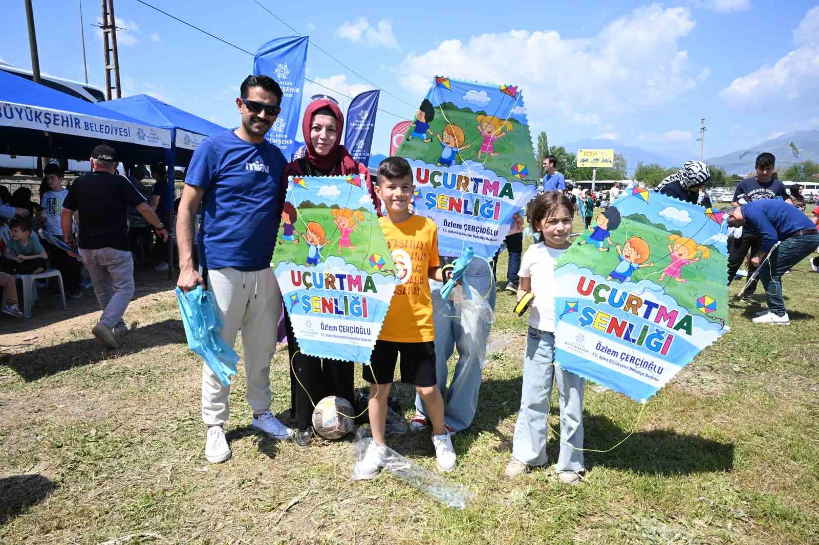 Baskan Cercioglu Cocuklari Ucurtma Senliginde Bulusturdu 1394645Ae0467Bc60Ec020926B56Ec34