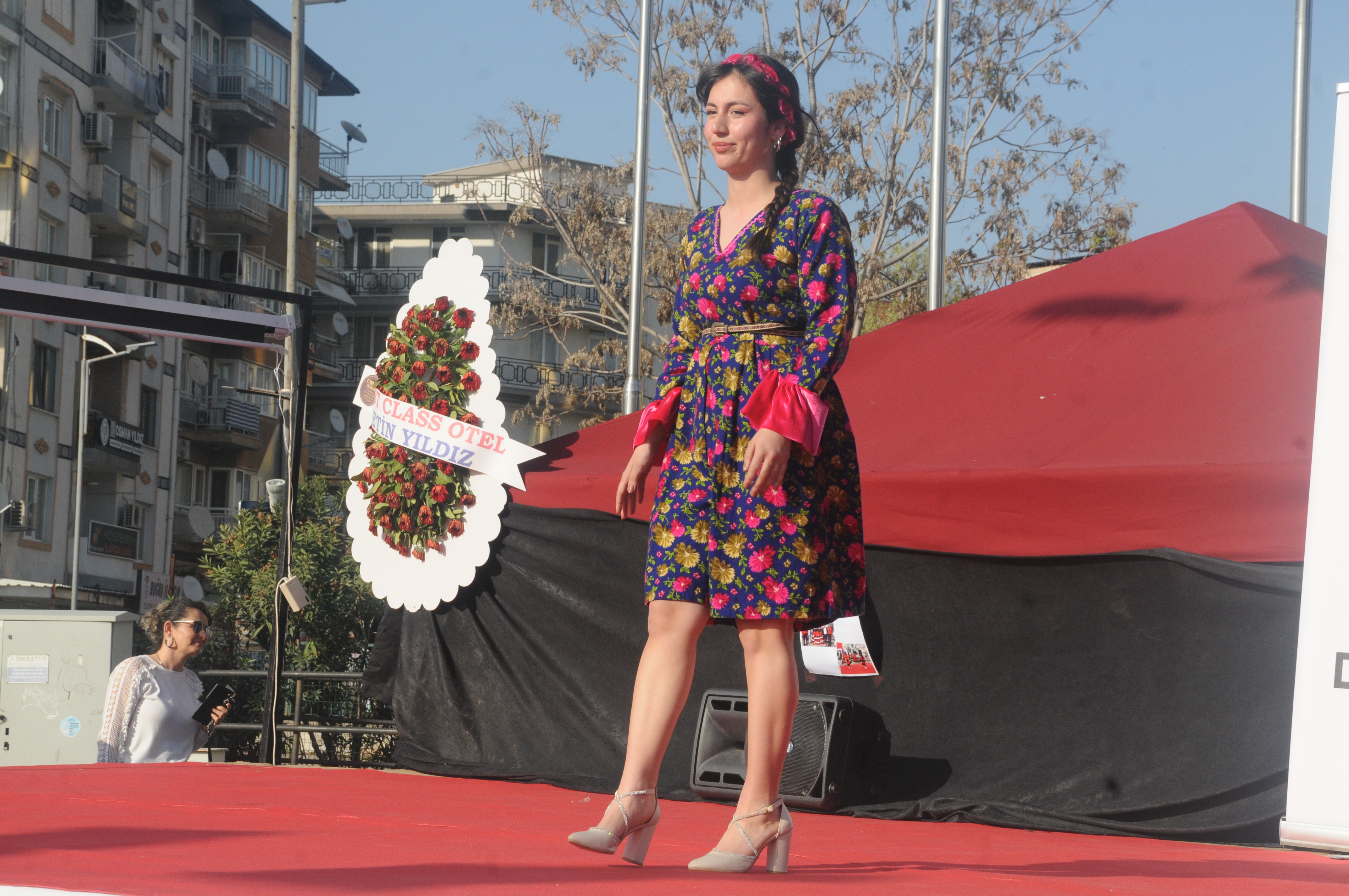 Defile 560308 0339976447Deecf75605A585F870562C