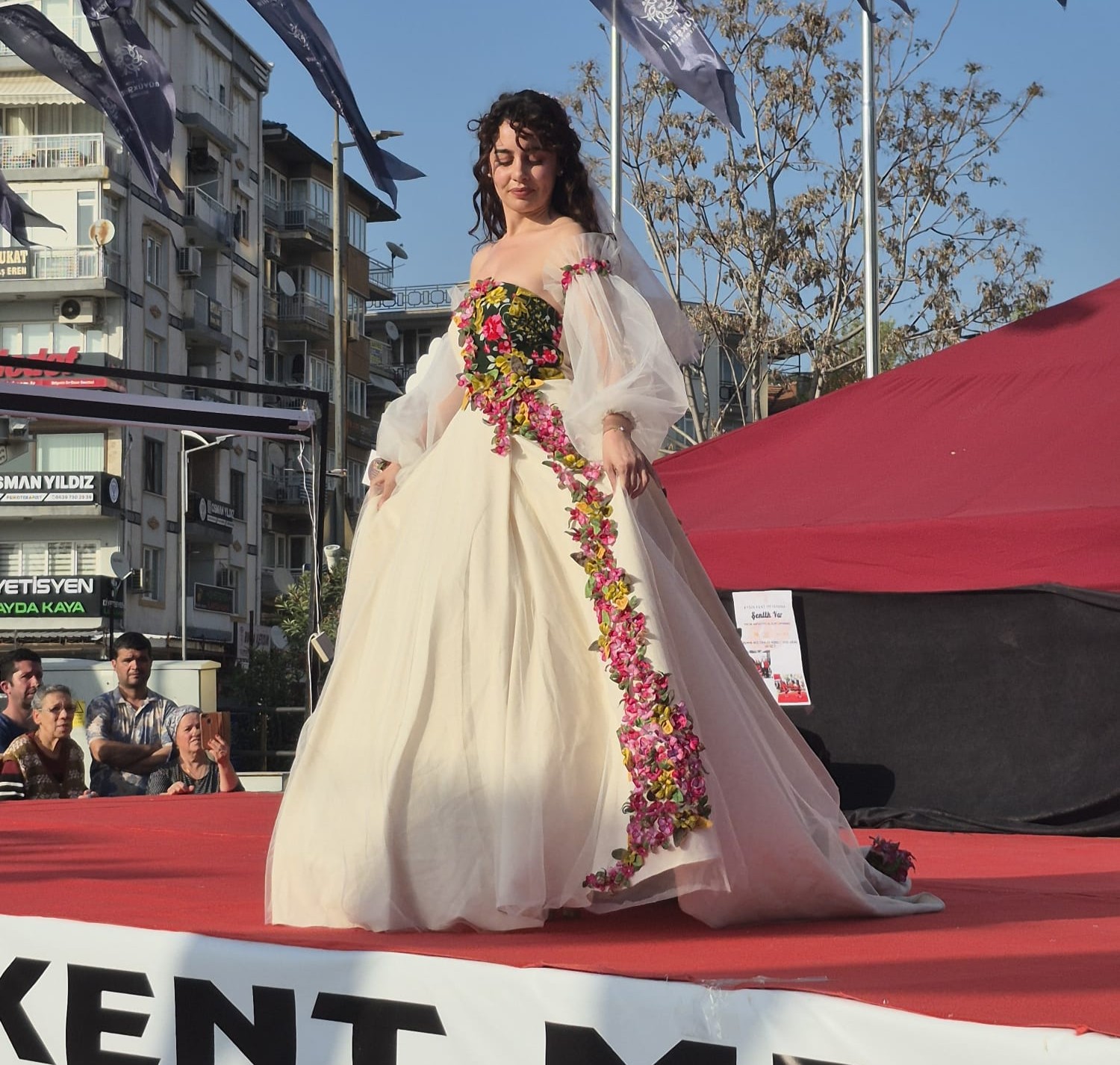 Defile 560308 0429F2E35E349Bee8F0De3B47126A014