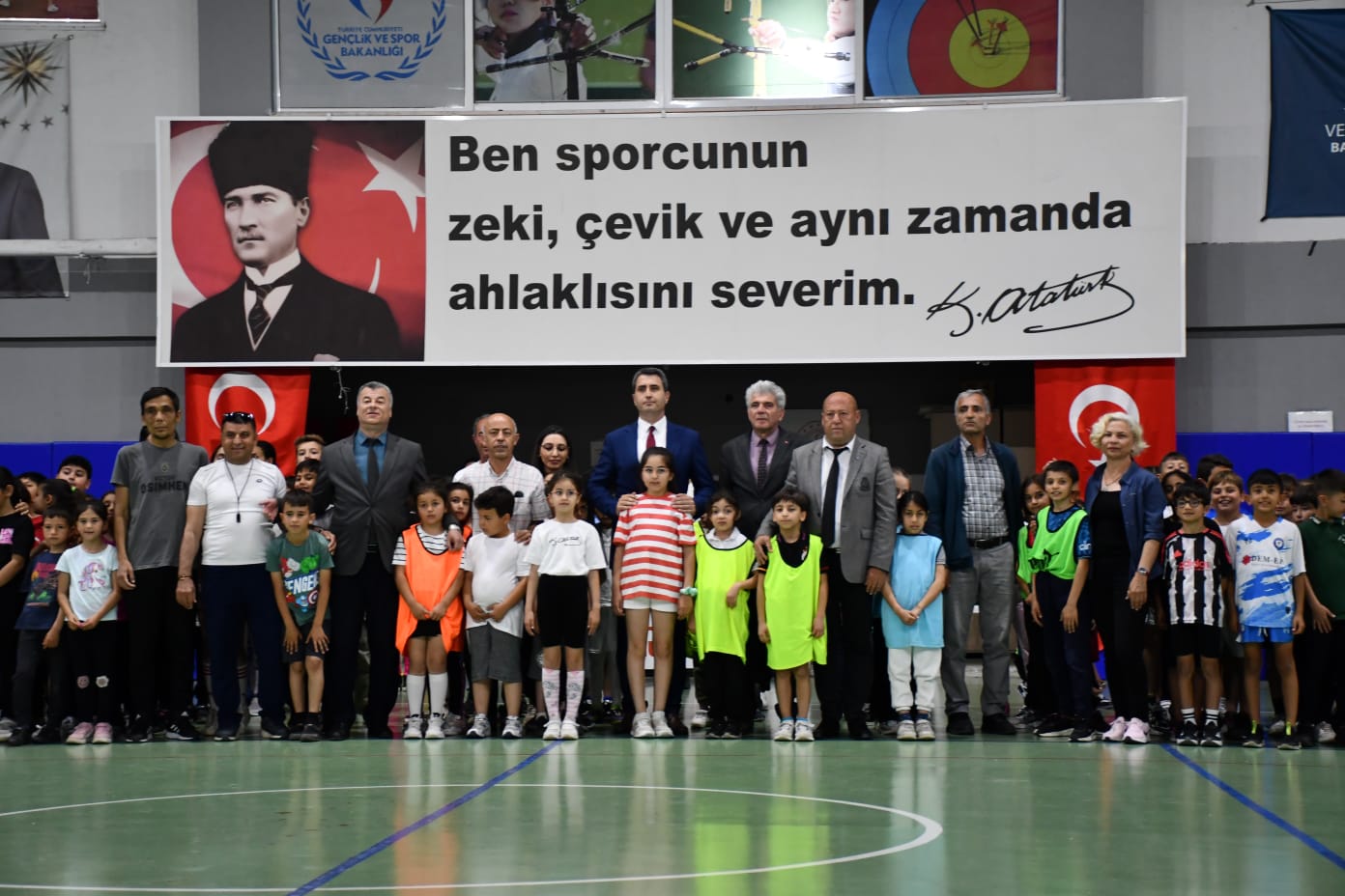 Didimde Ilkokul Ogrencileri Yarislarda Ter Doktu 563891 D32Ce279Fe9E668107471E9A66F8Cd59