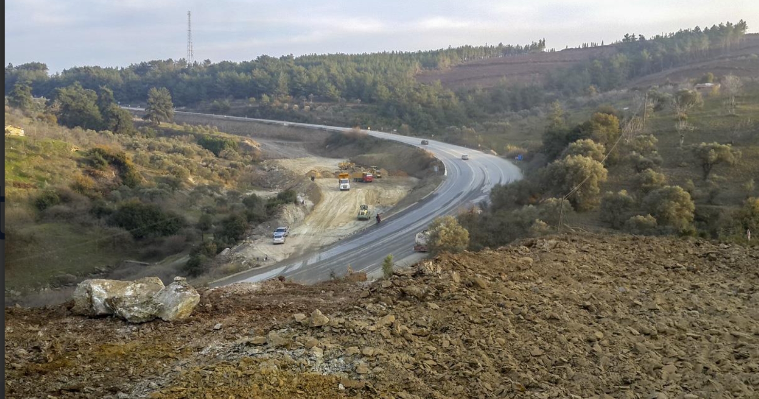 Erdemden Yol Mujdesi Ortaklar Selcuk Yolunun Yapimi Yeniden Basladi 564113 Cdafc291Fe89A6F256E33B4F99F4D887