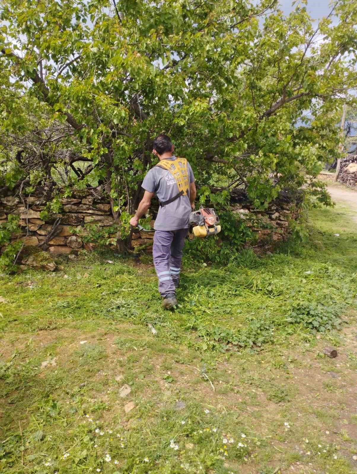 Karacasu Belediyesinden Yesil Alanlarda Yogun Mesai 403B4A96D2D0Fbac1012Be2Fbfd9C441
