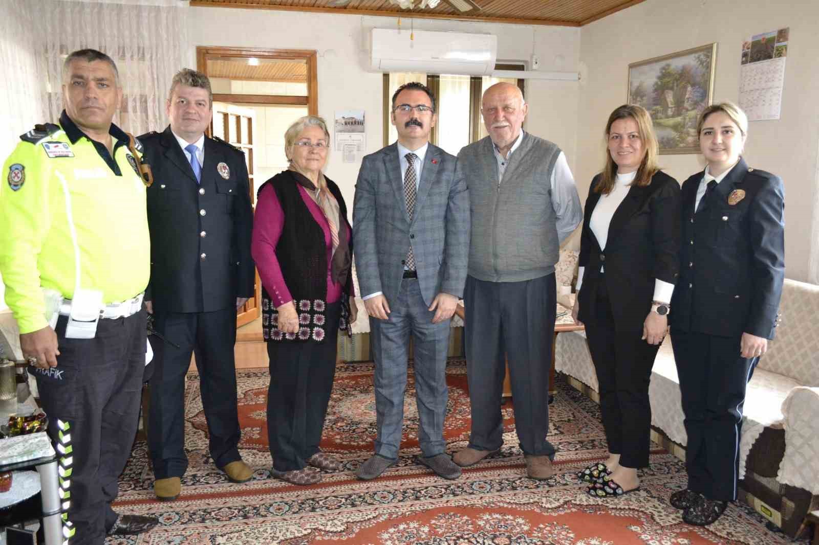 Kaymakam Ates Polis Haftasinda Emekli Baskomiser Okatani Unutmadi 4Cc689427D5069B5Ec47Fc57Bcd51Bbe